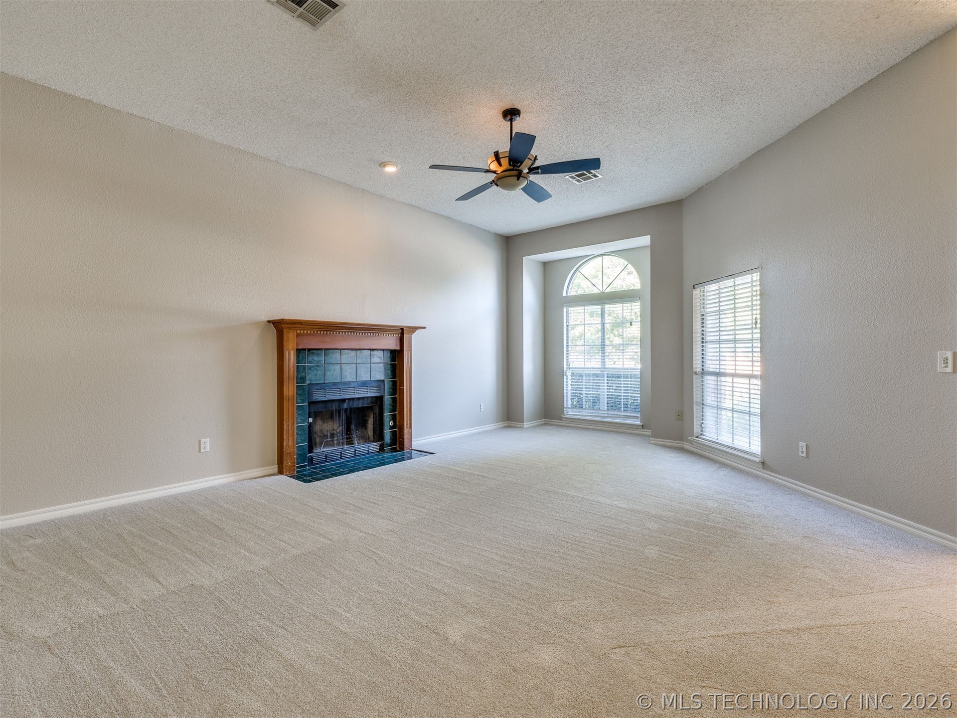 4212 S Oak Avenue Property Photo 8