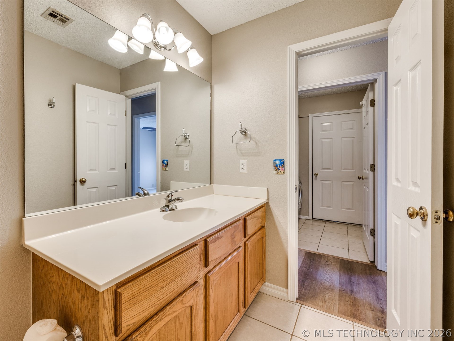 4212 S Oak Avenue Property Photo 39