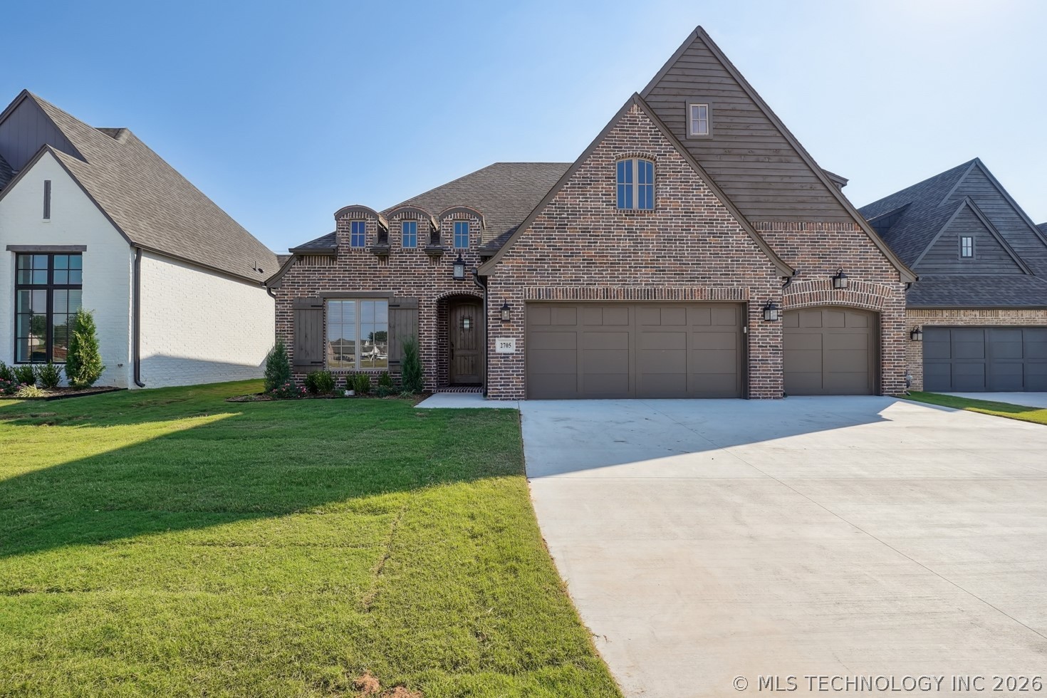 2705 W Twin Oaks Street Property Photo 3