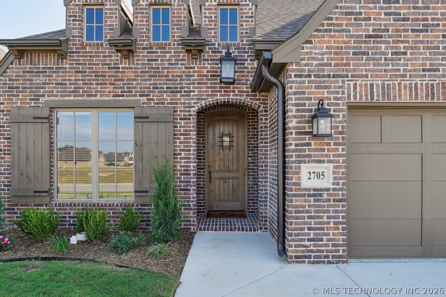 2705 W Twin Oaks Street Property Photo 4