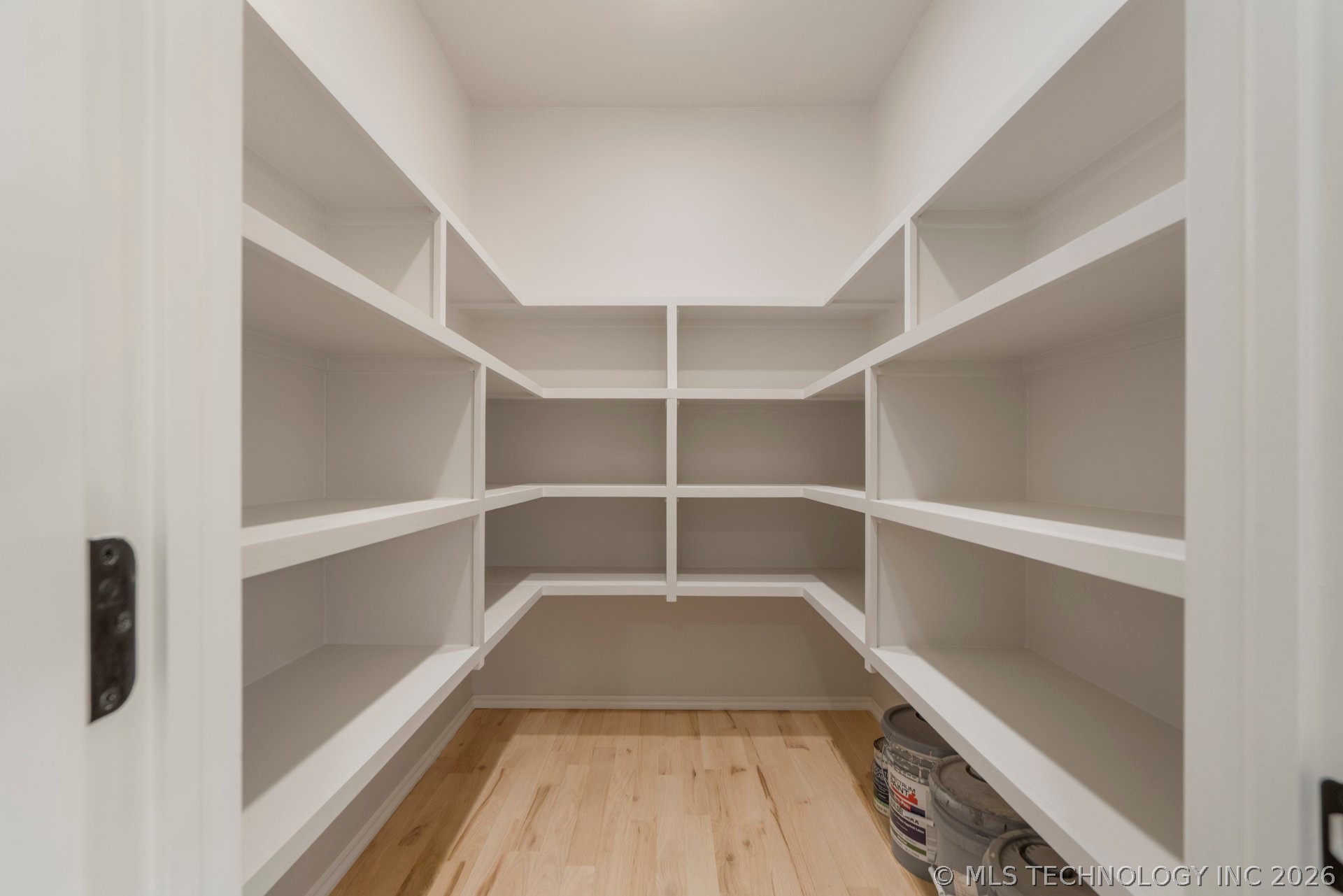2701 W Twin Oaks Street Property Photo 17
