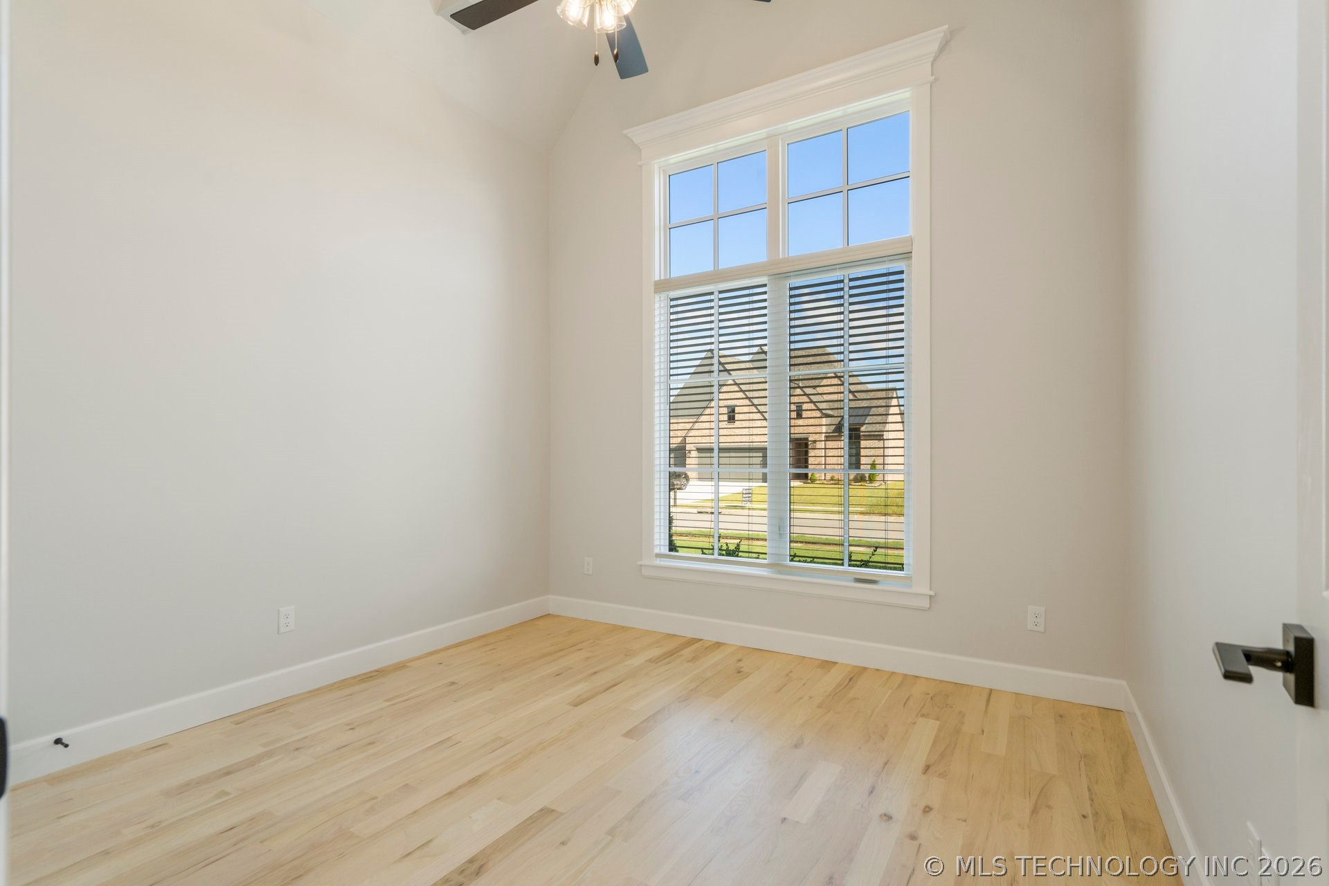 2701 W Twin Oaks Street Property Photo 18