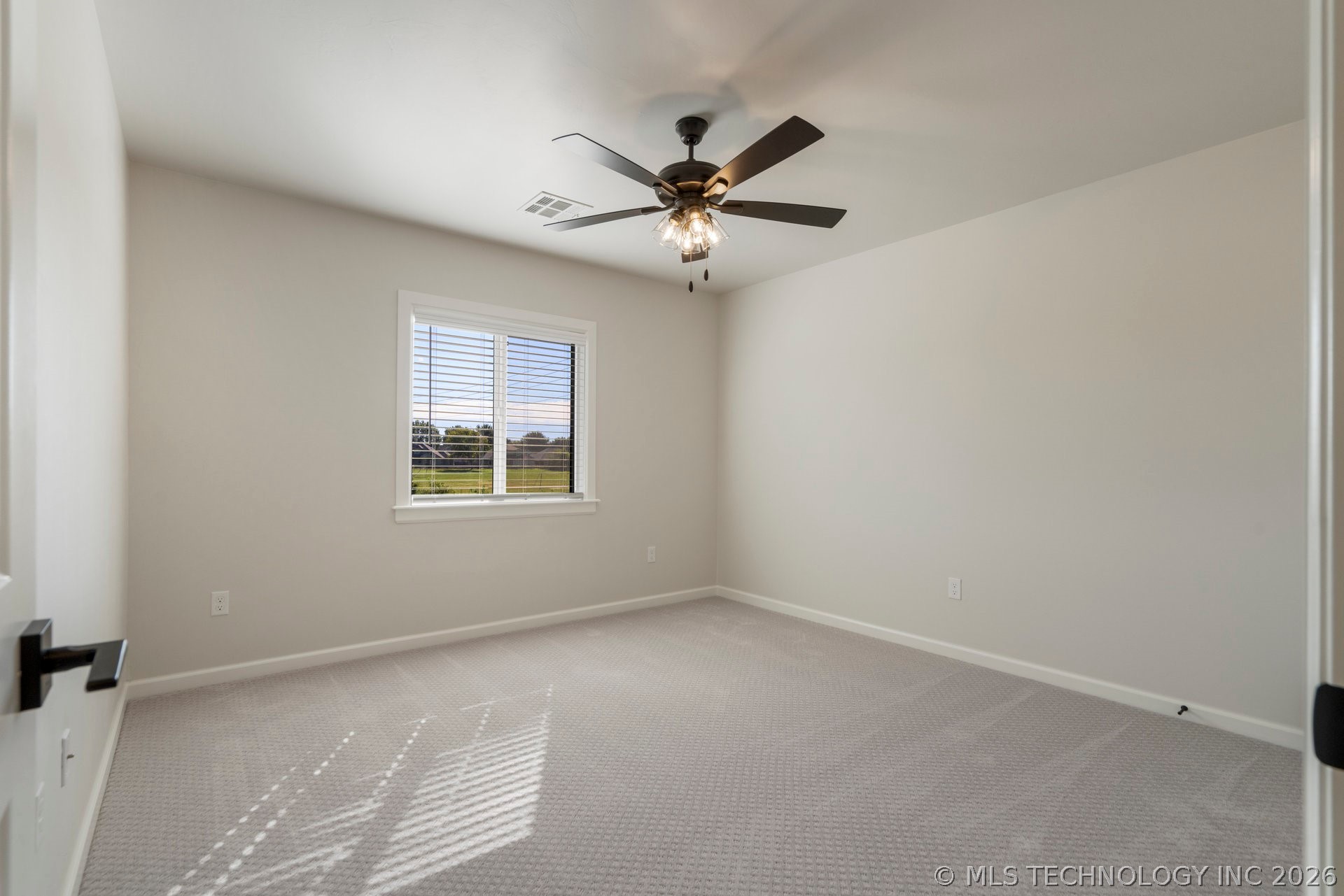 2701 W Twin Oaks Street Property Photo 32