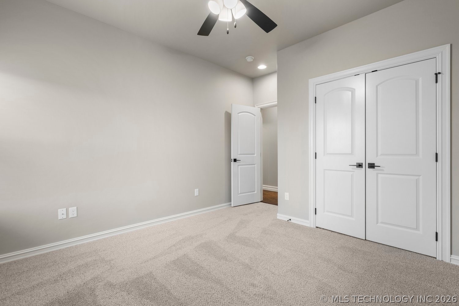 2600 W Twin Oaks Street Property Photo 22