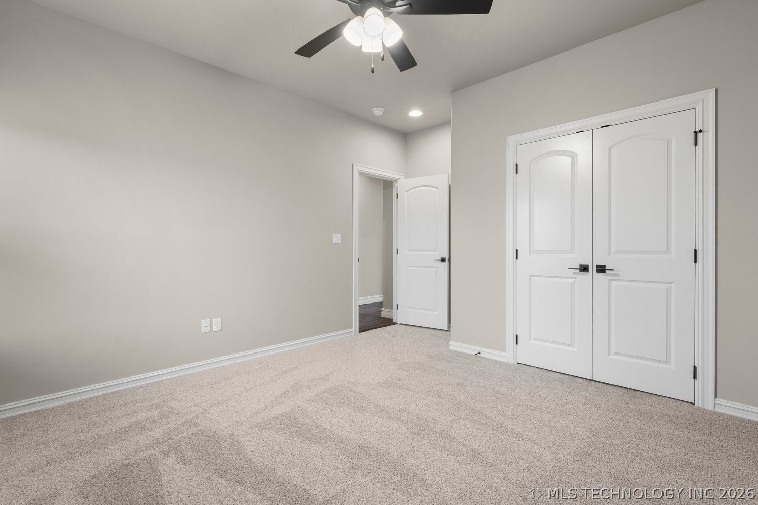 2600 W Twin Oaks Street Property Photo 24
