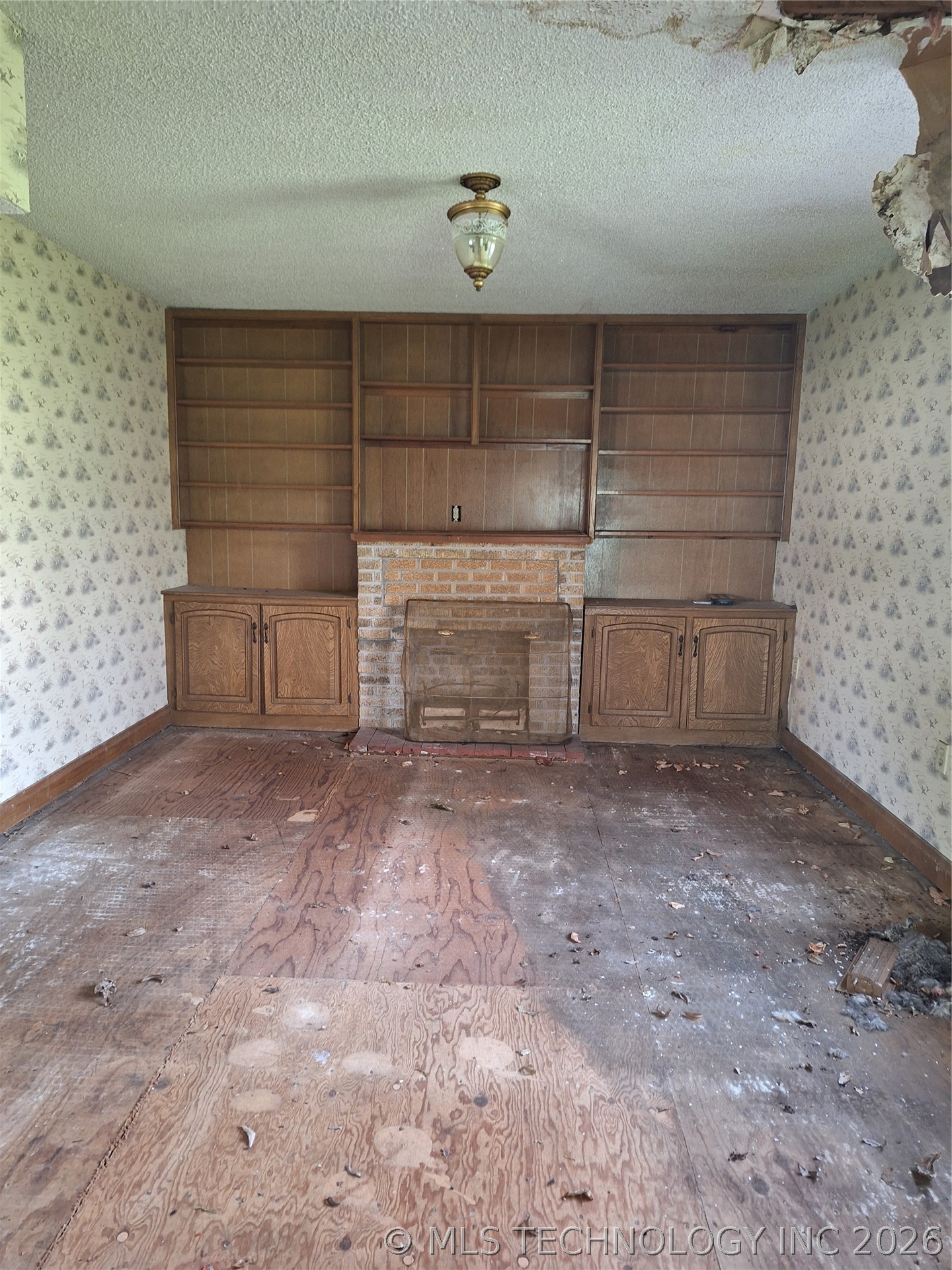 425 W 8th Street Property Photo 5