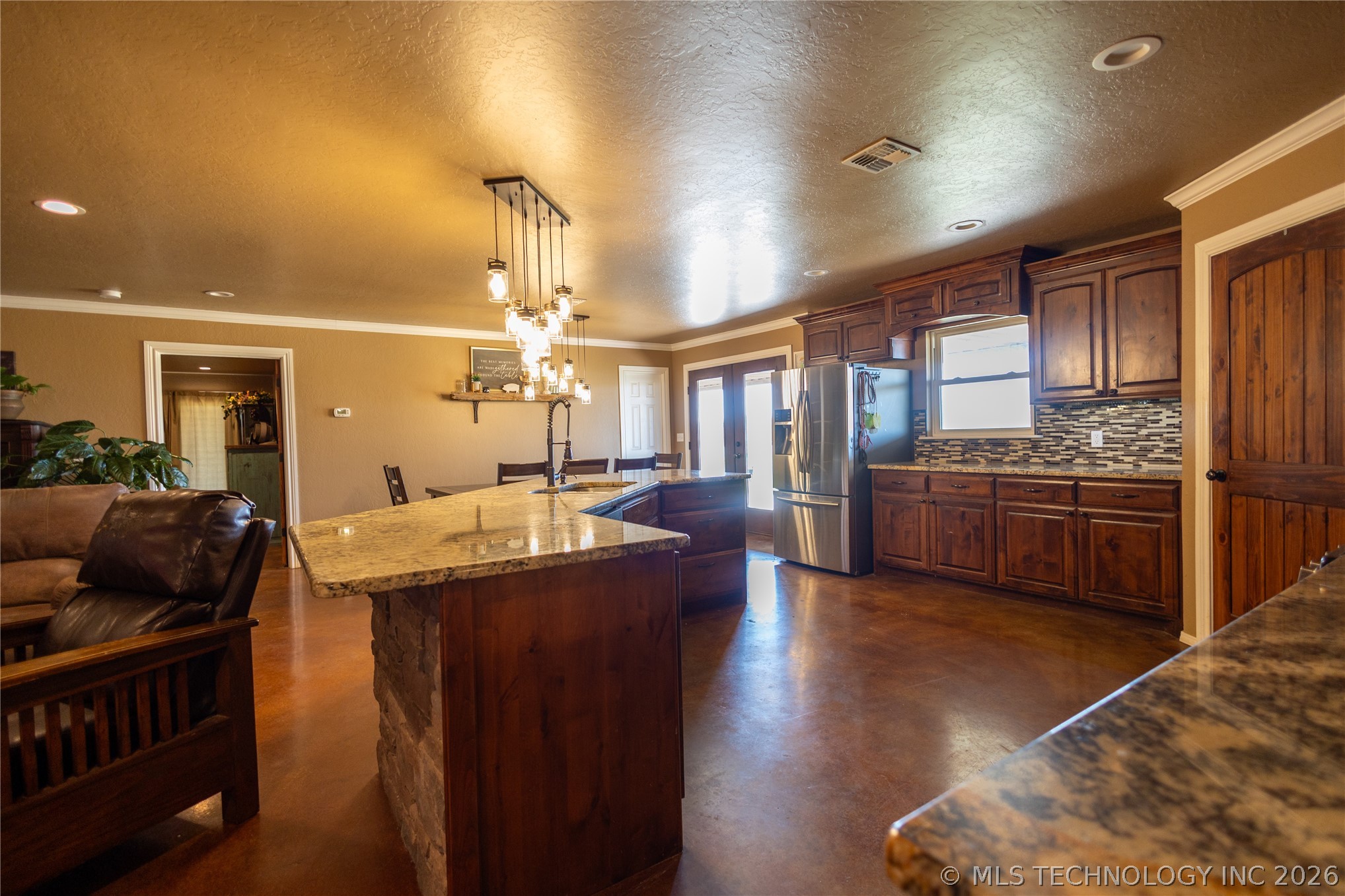 8251 Se Woodlawn Road Property Photo 6