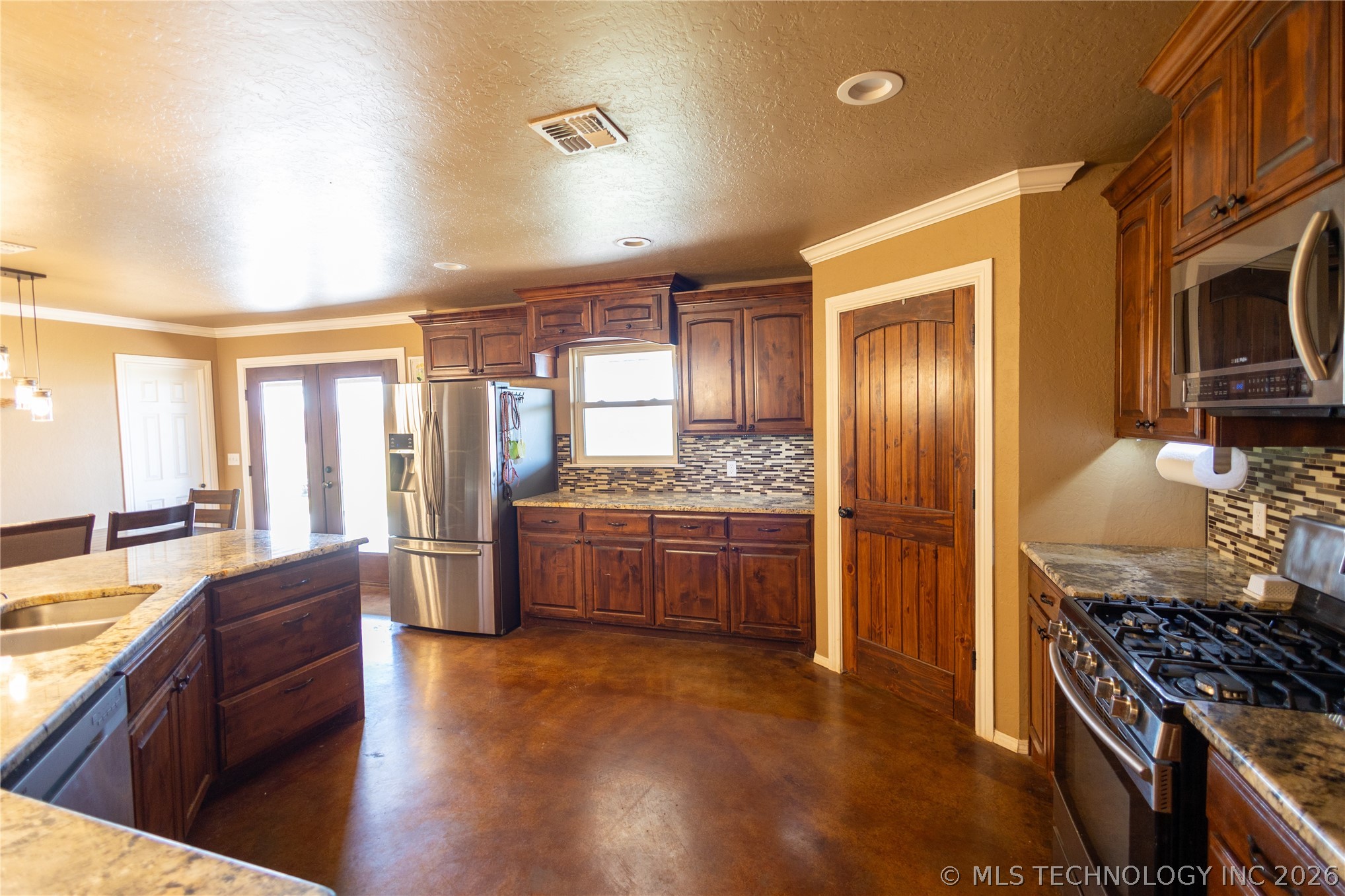 8251 Se Woodlawn Road Property Photo 9