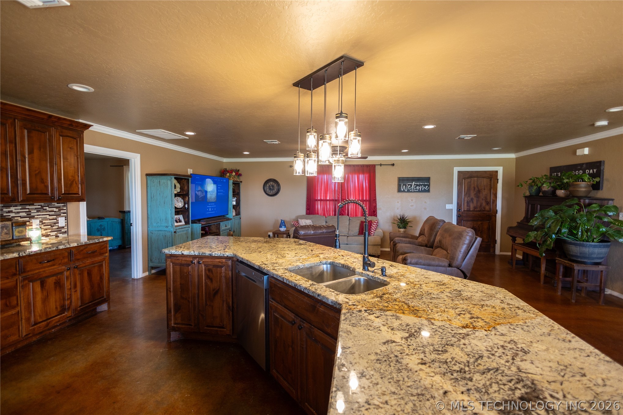 8251 Se Woodlawn Road Property Photo 11