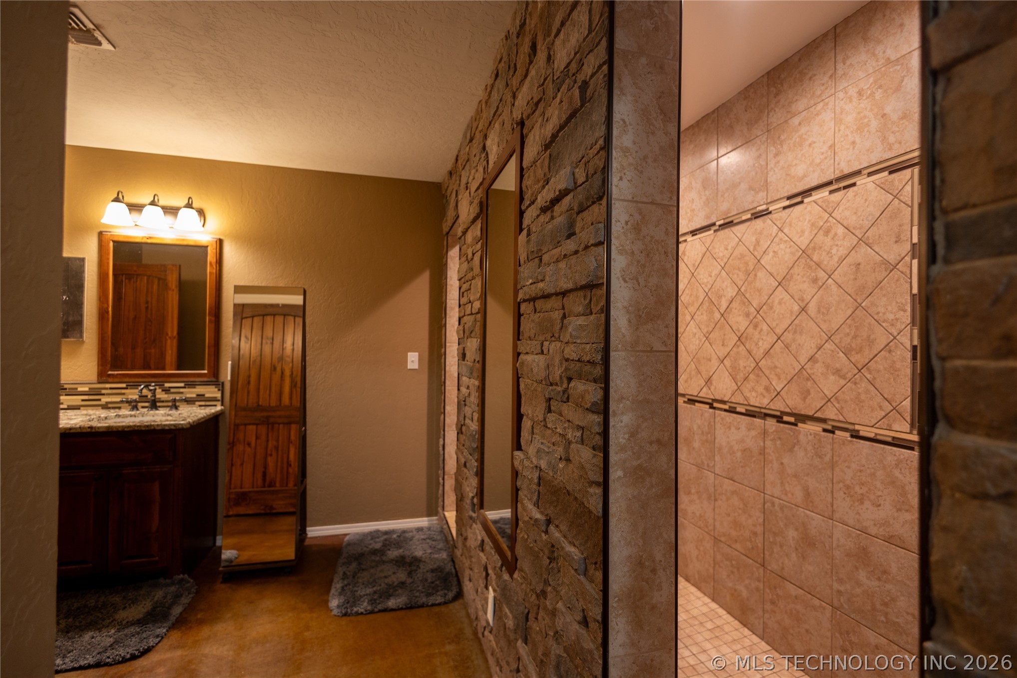 8251 Se Woodlawn Road Property Photo 23