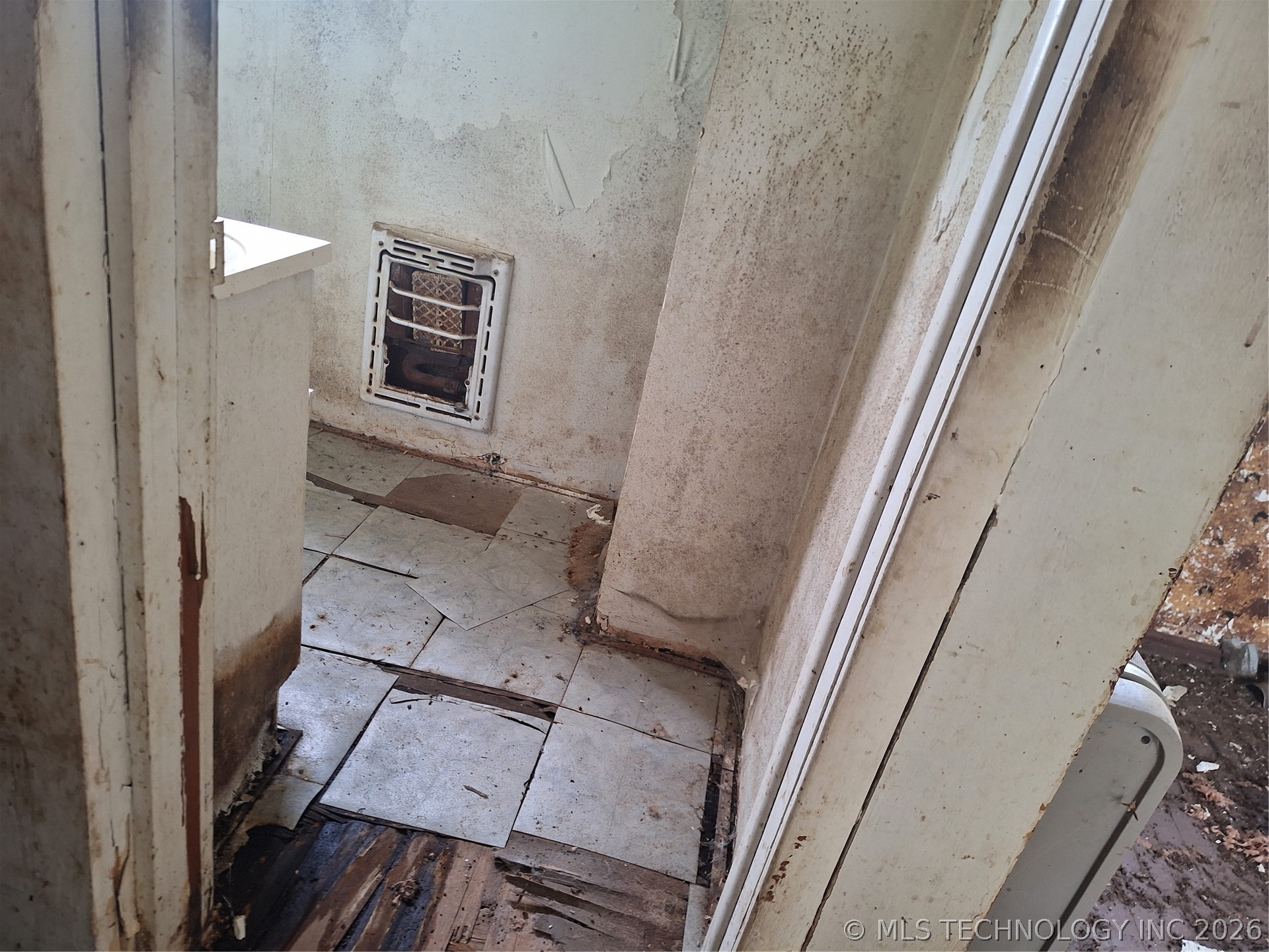 421 W 8th Street Property Photo 7