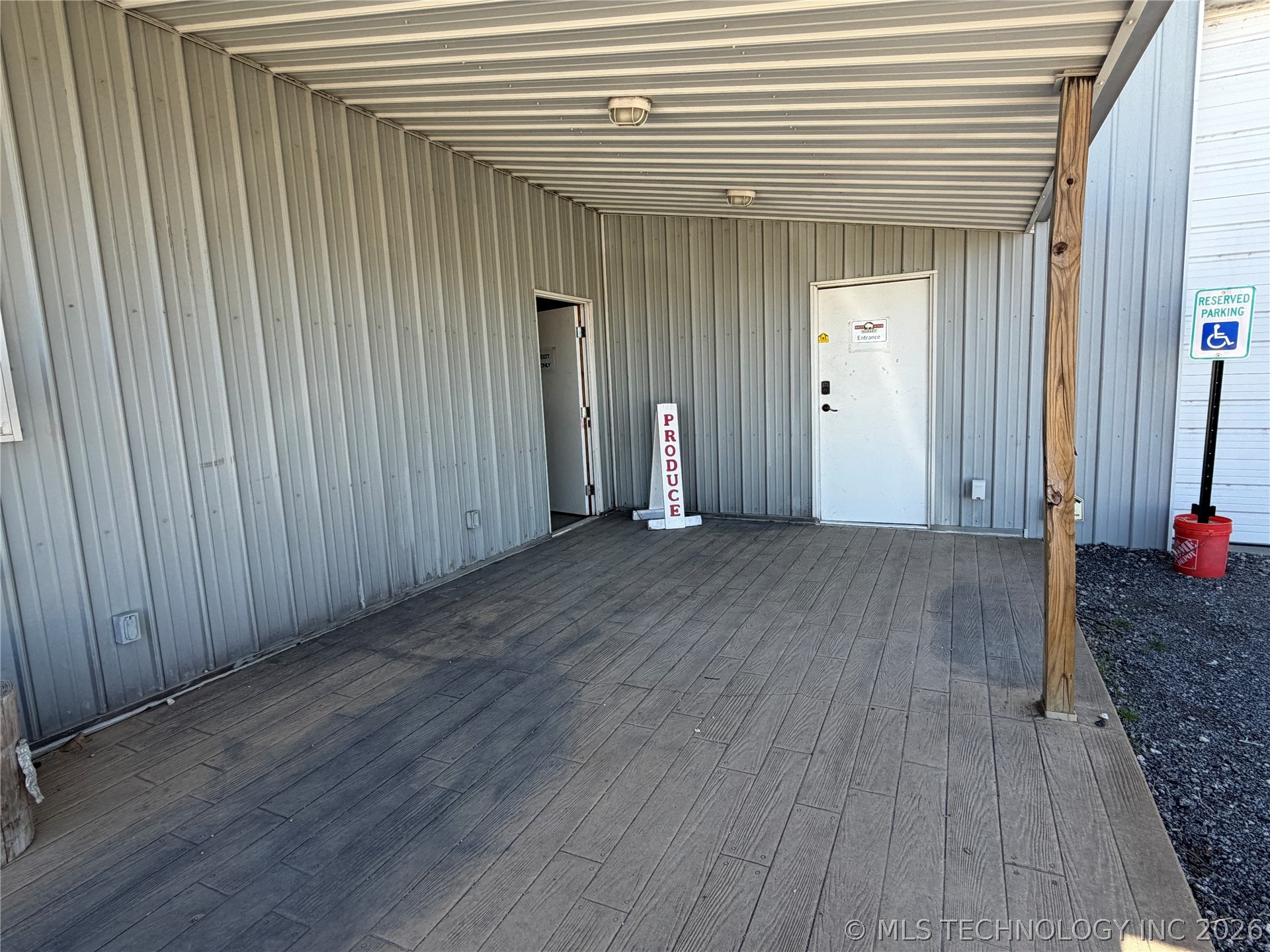 8302 W 51 Street S Property Photo 2