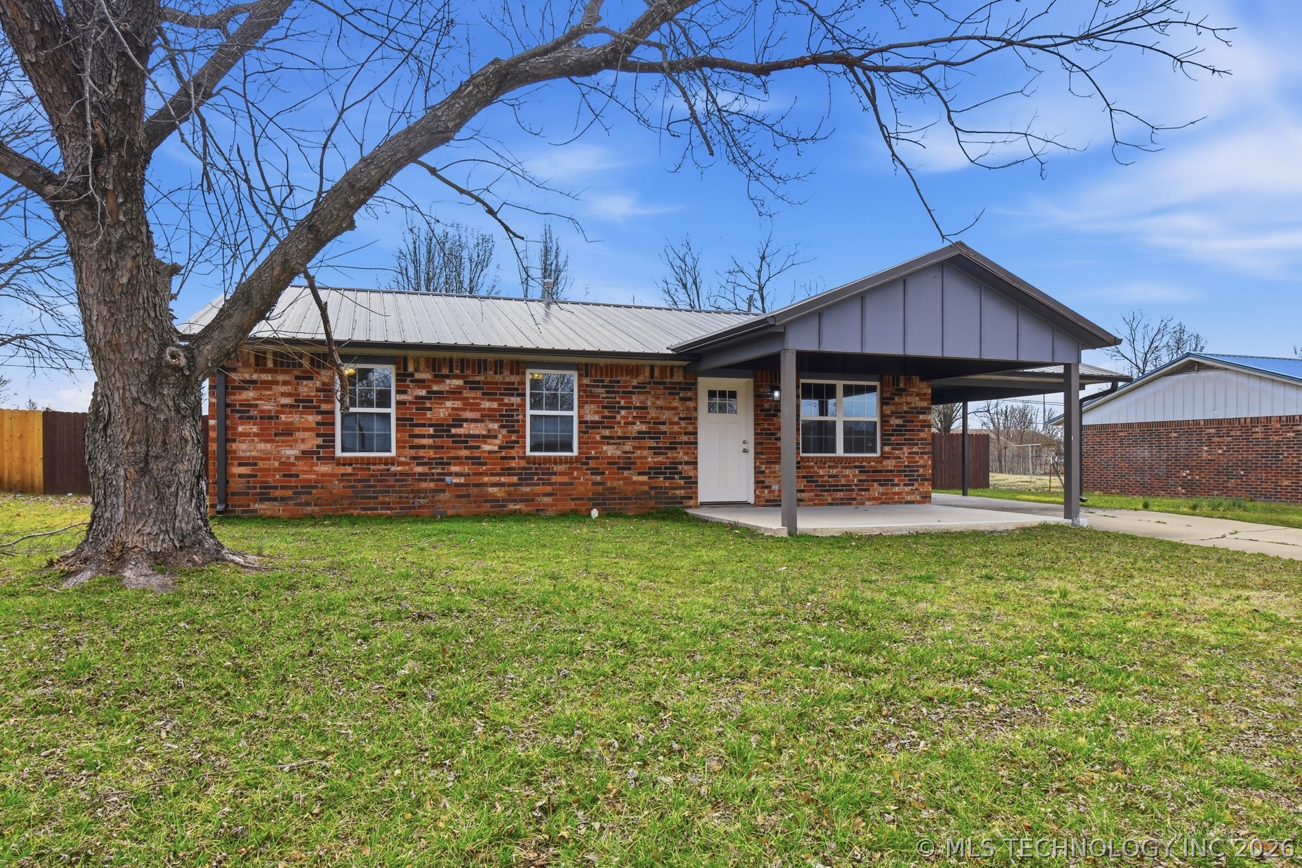 1514 S Fallin Avenue Property Photo 2