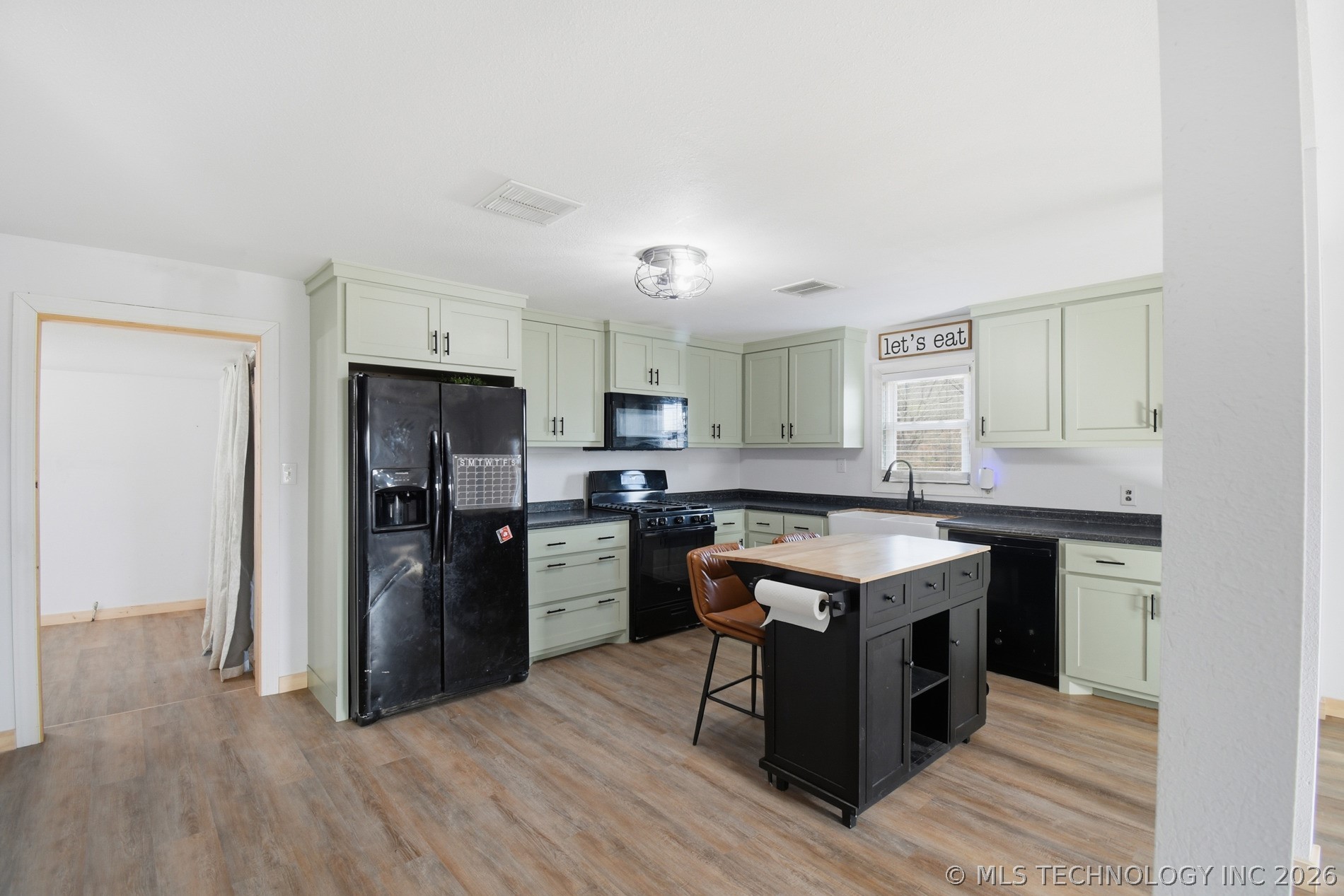 505 4th Street Property Photo 4