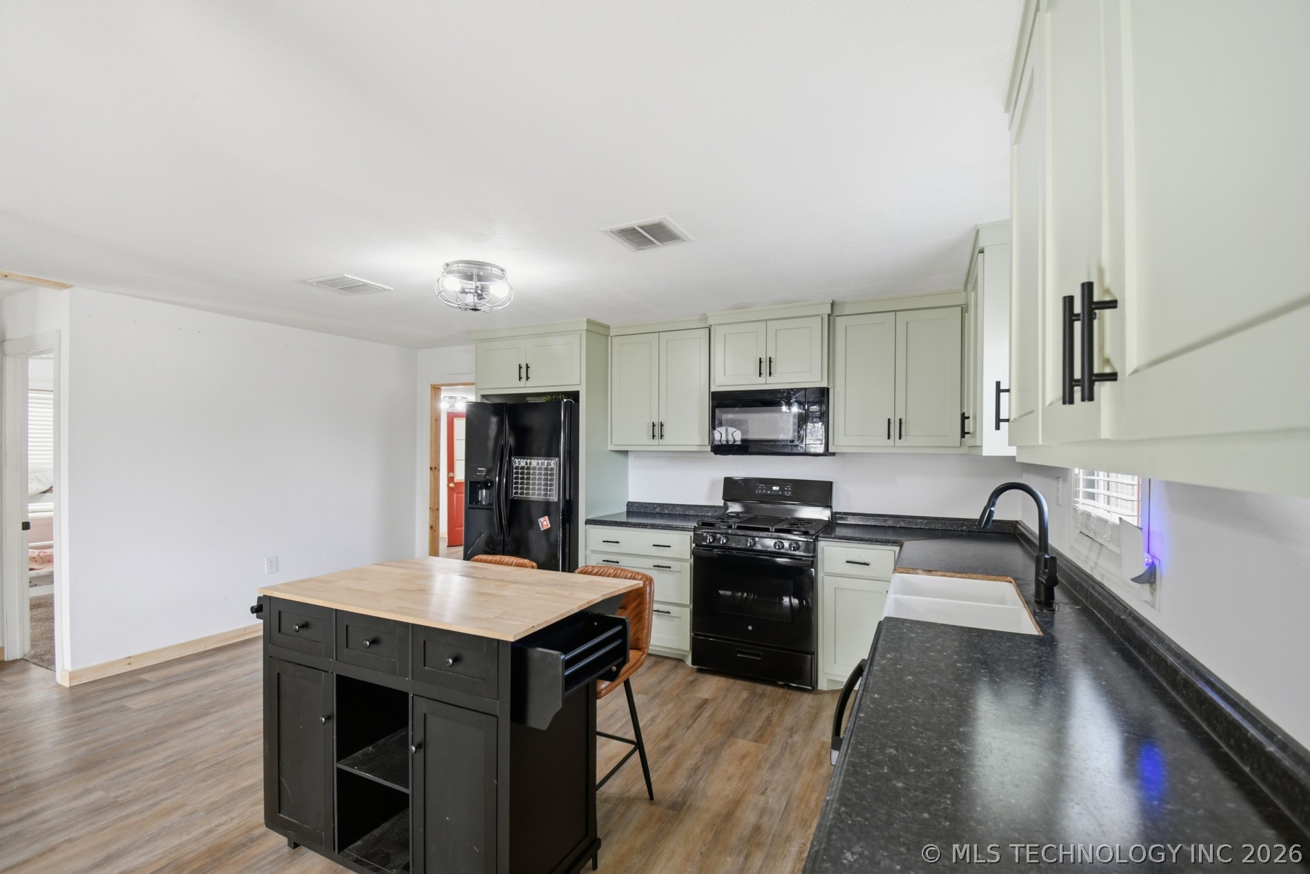505 4th Street Property Photo 5