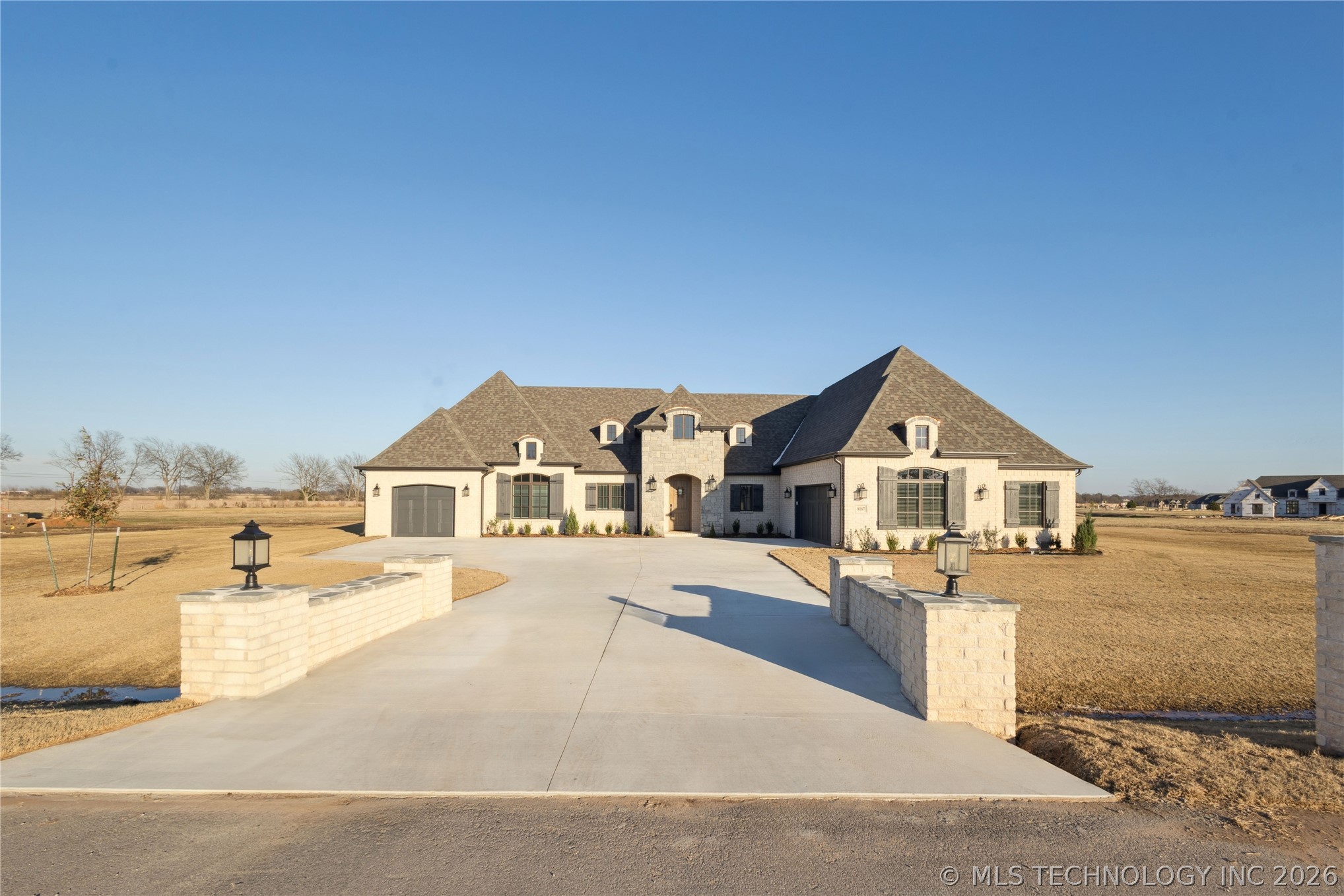 8167 S White Fang Court Property Photo 3