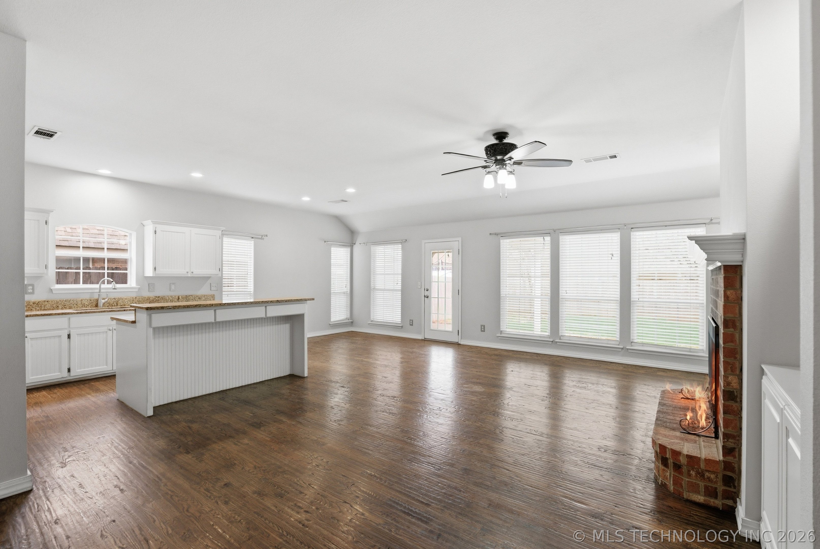 10305 N 115th East Avenue Property Photo 11