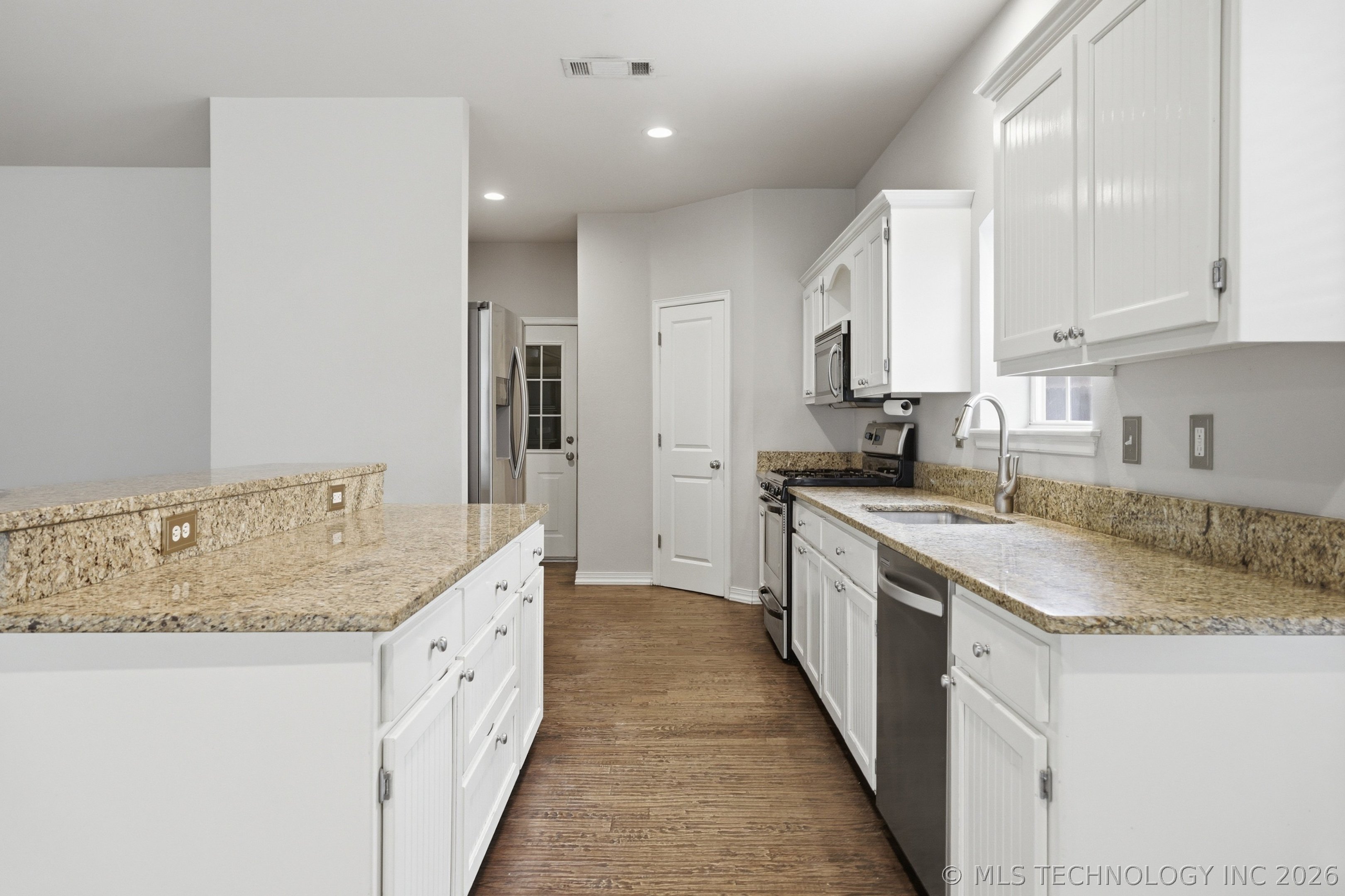10305 N 115th East Avenue Property Photo 15