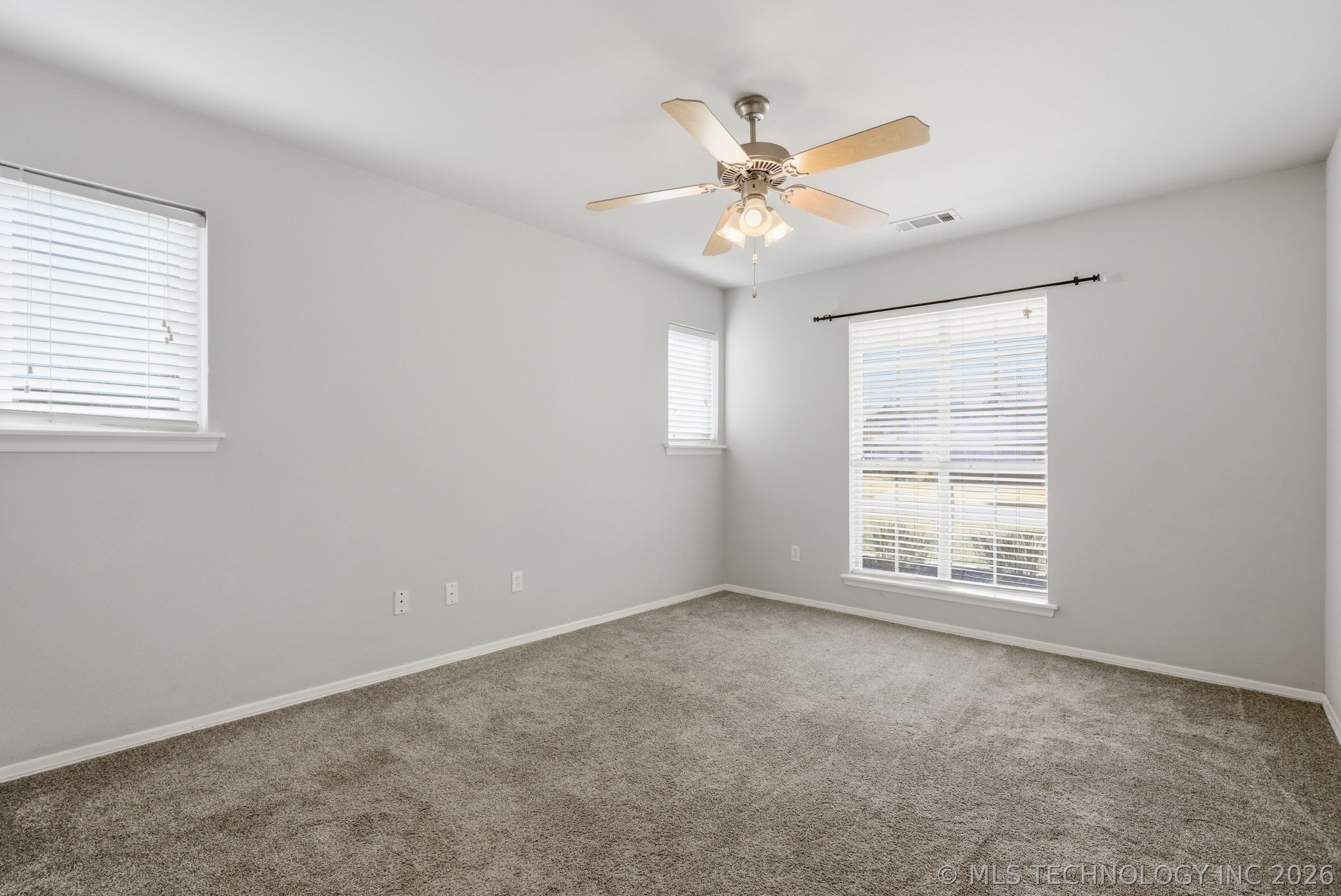 10305 N 115th East Avenue Property Photo 31
