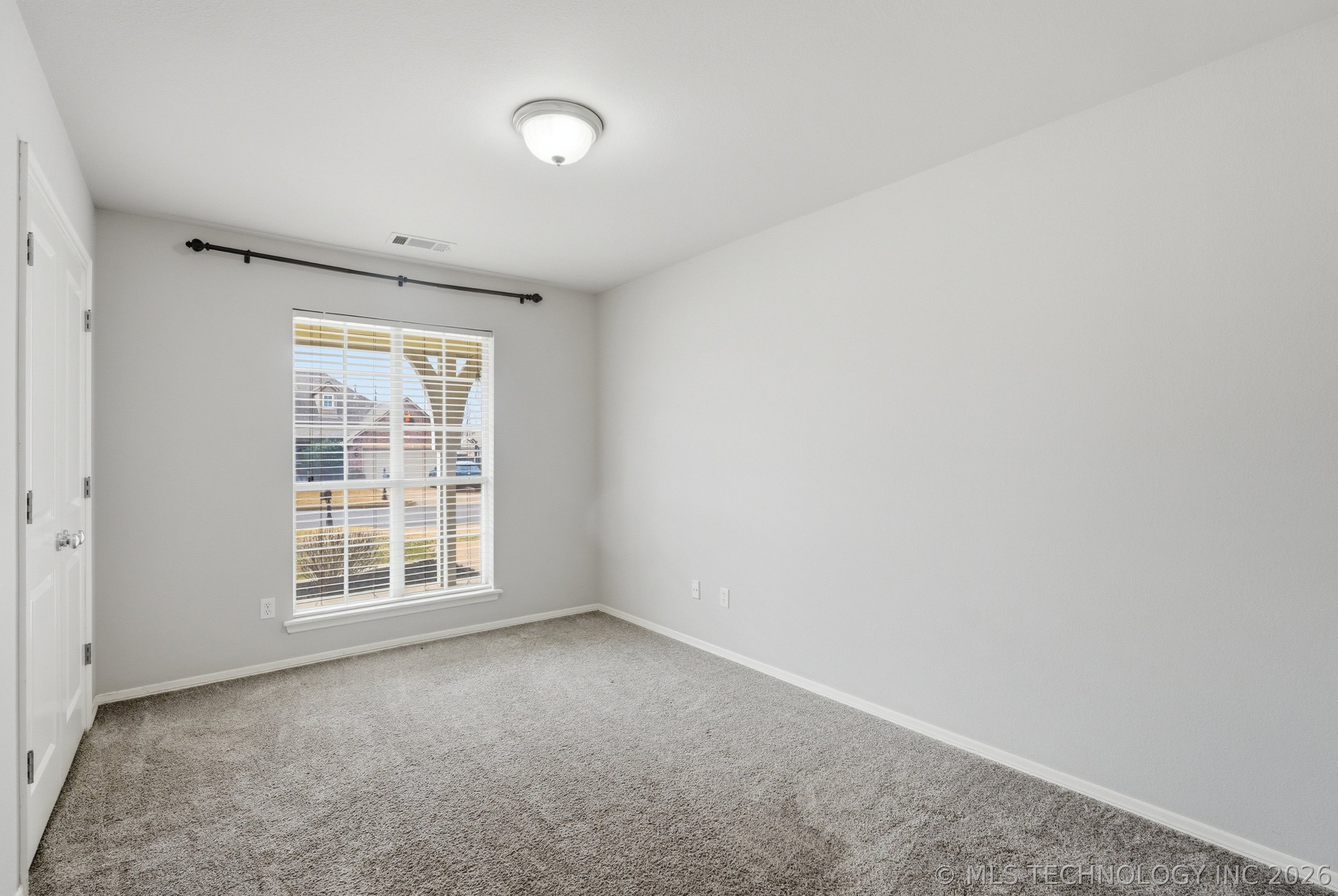 10305 N 115th East Avenue Property Photo 34