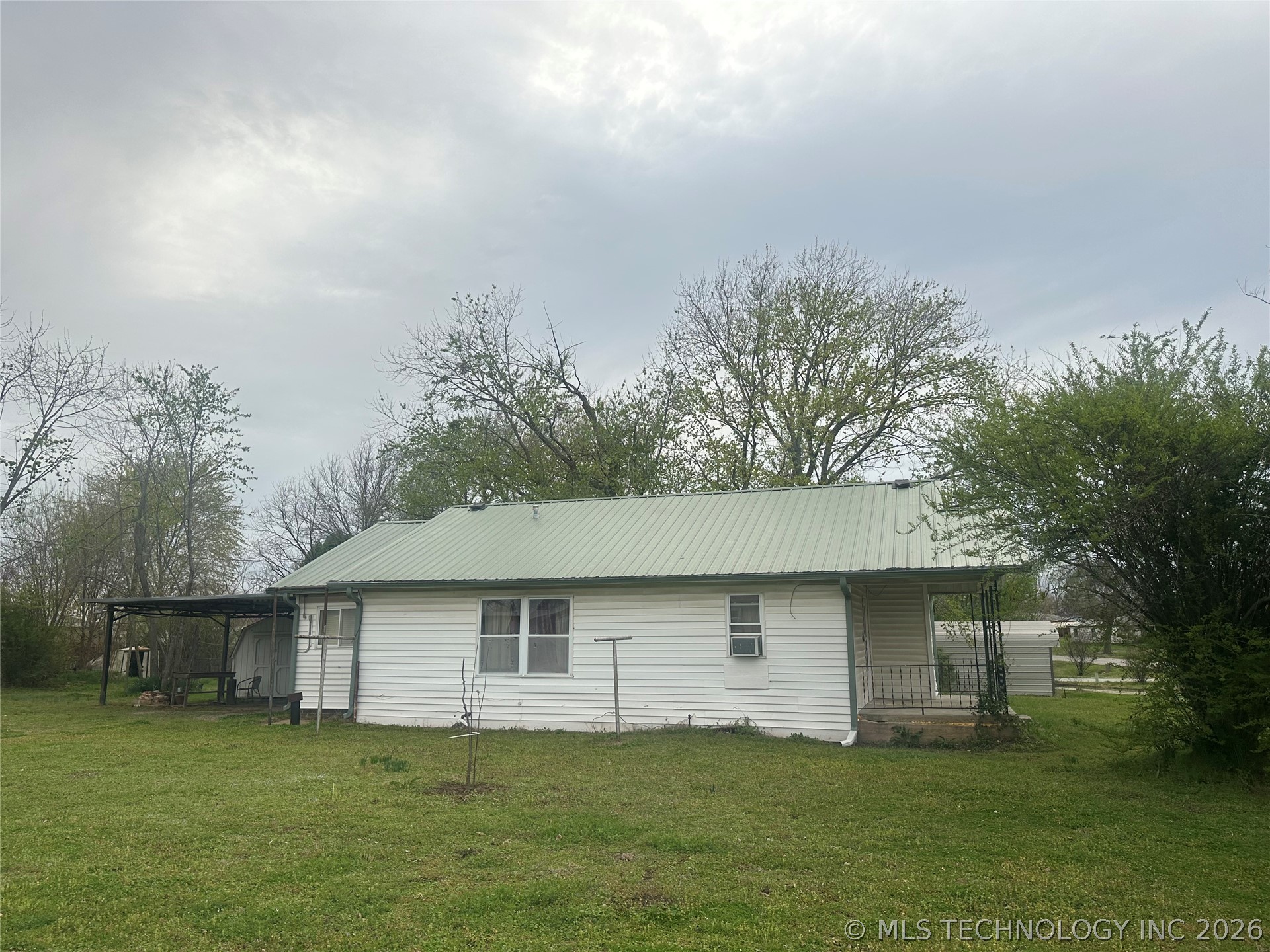201 W Broadway Property Photo 4