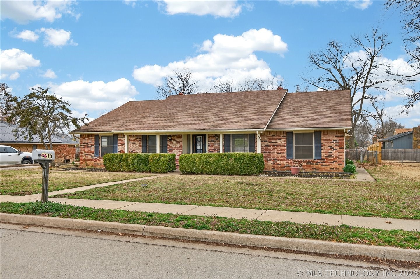 4610 Rolling Meadows Road Property Photo 3