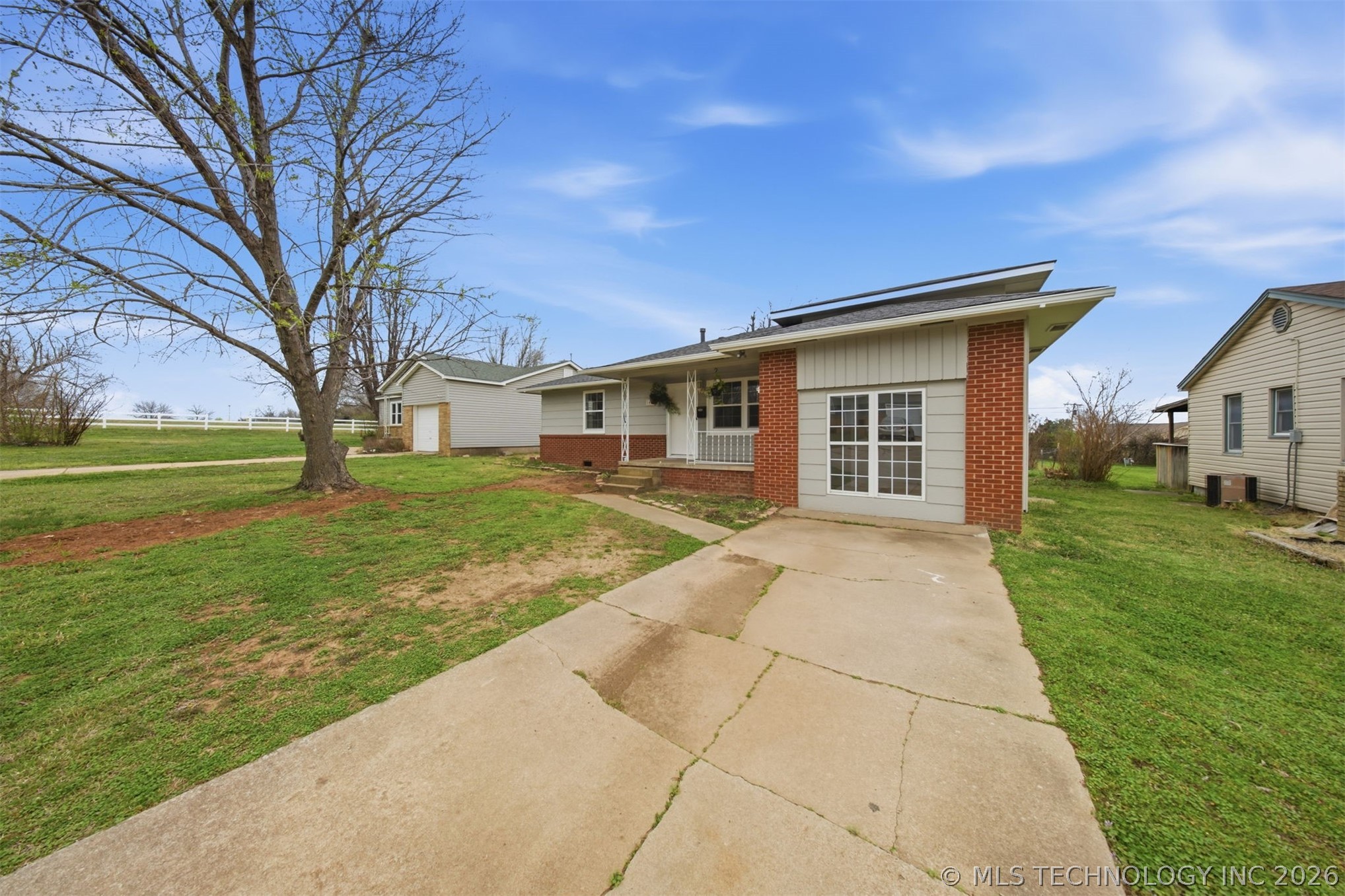 1441 E Cherry Street Property Photo 2