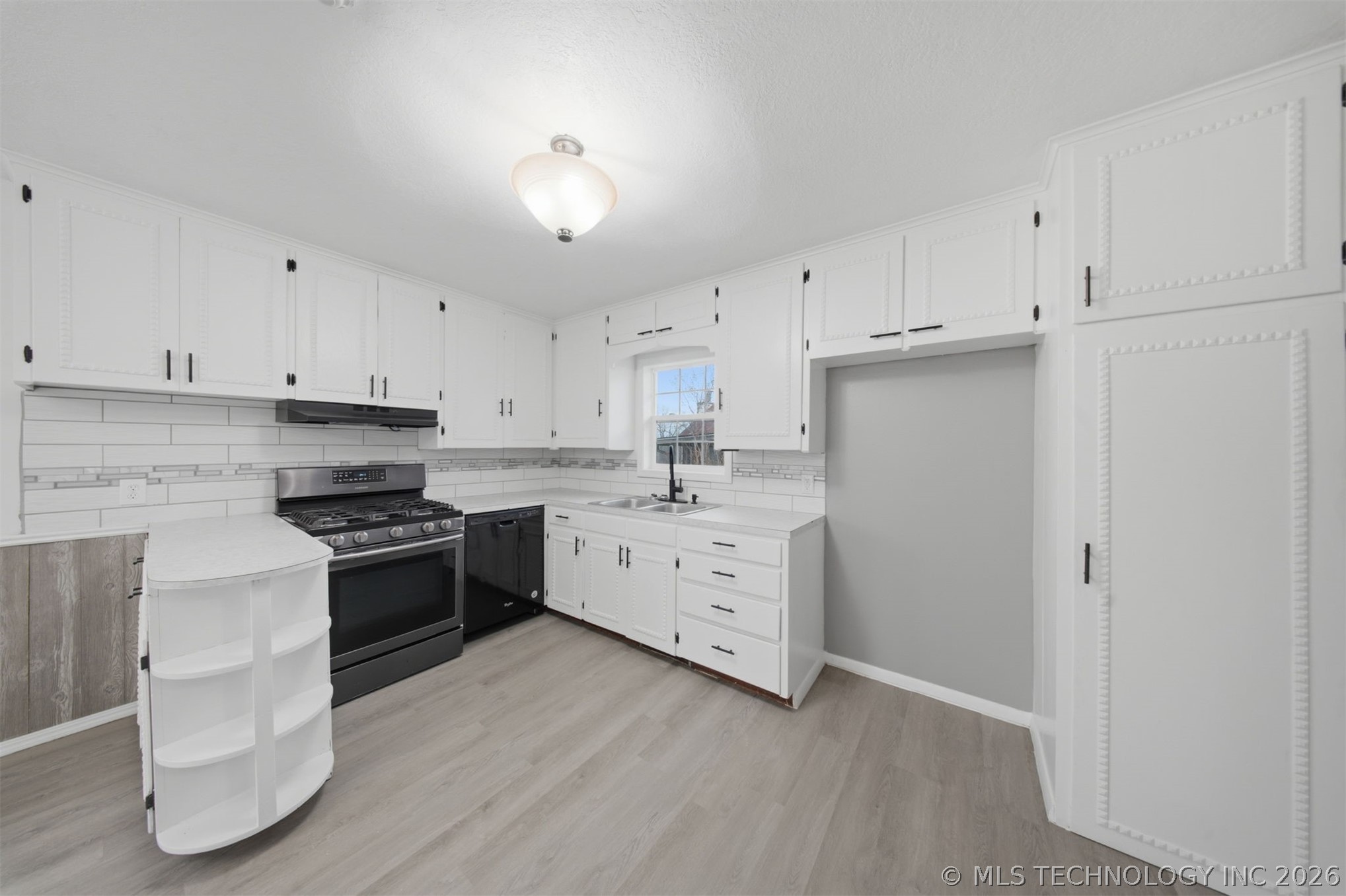 1441 E Cherry Street Property Photo 9