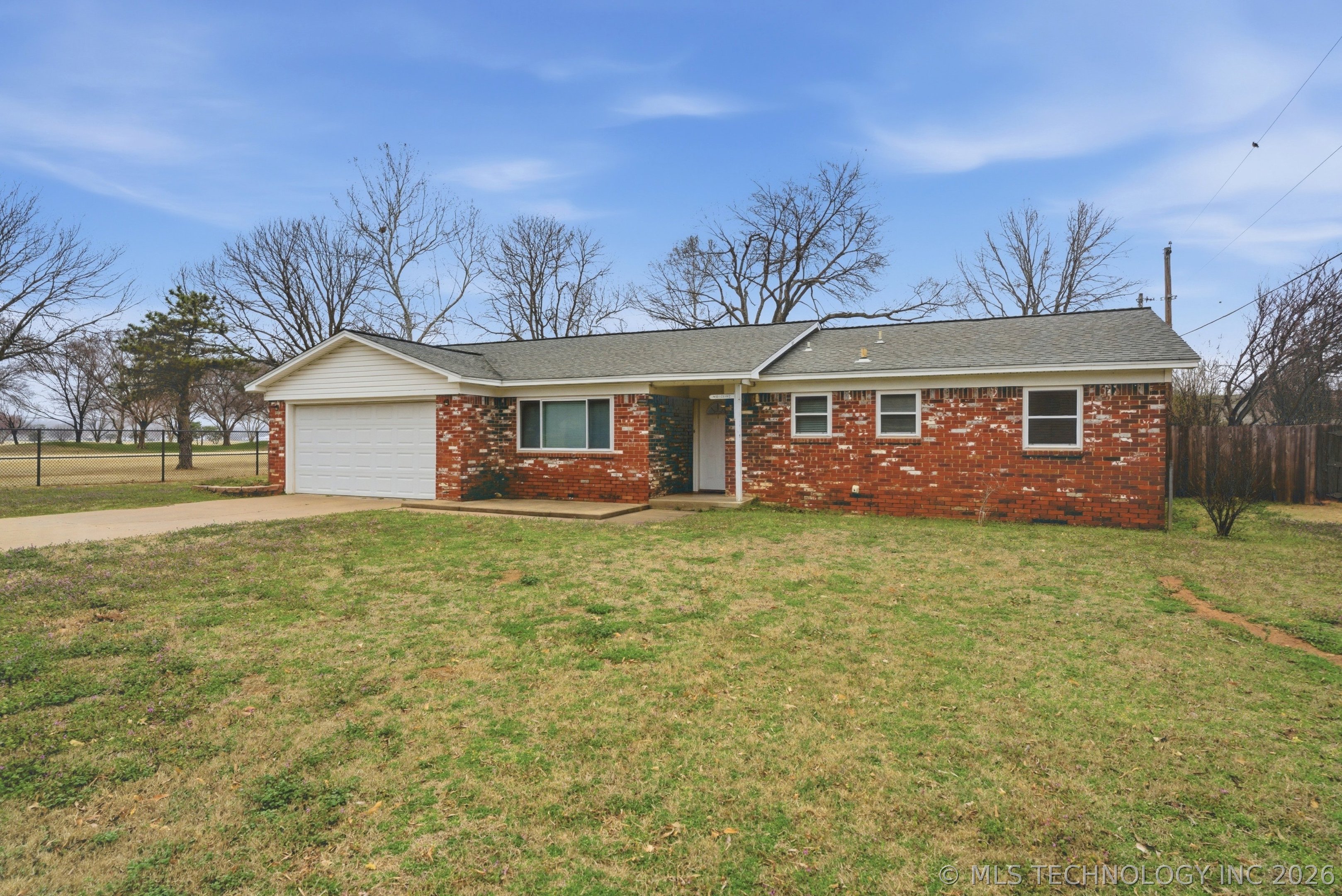 1123 W F Street Property Photo 2