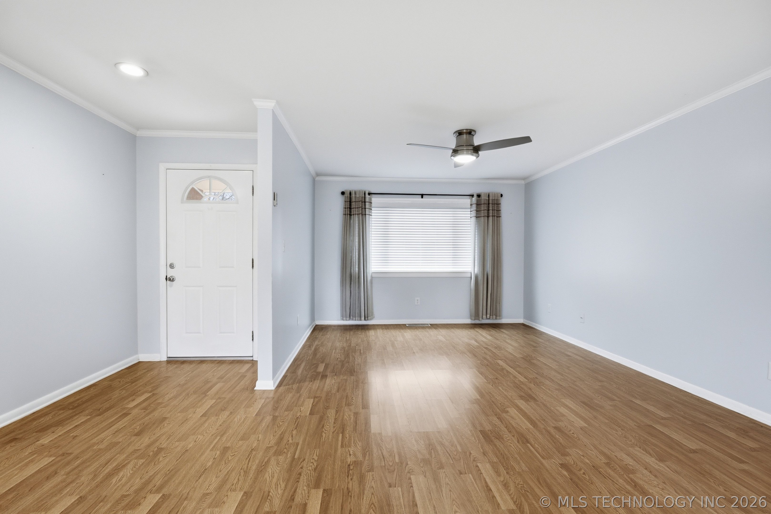 1123 W F Street Property Photo 4