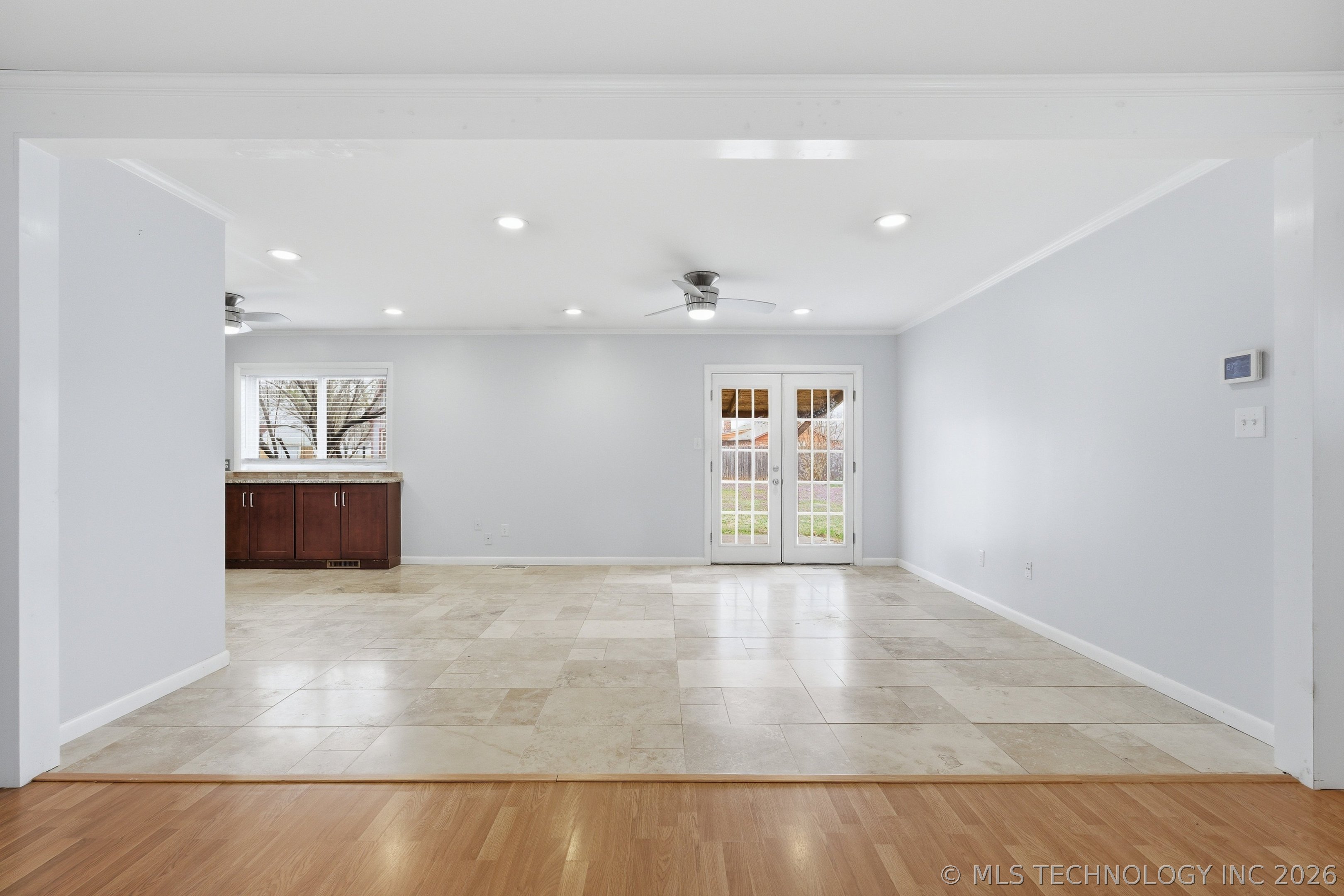 1123 W F Street Property Photo 8