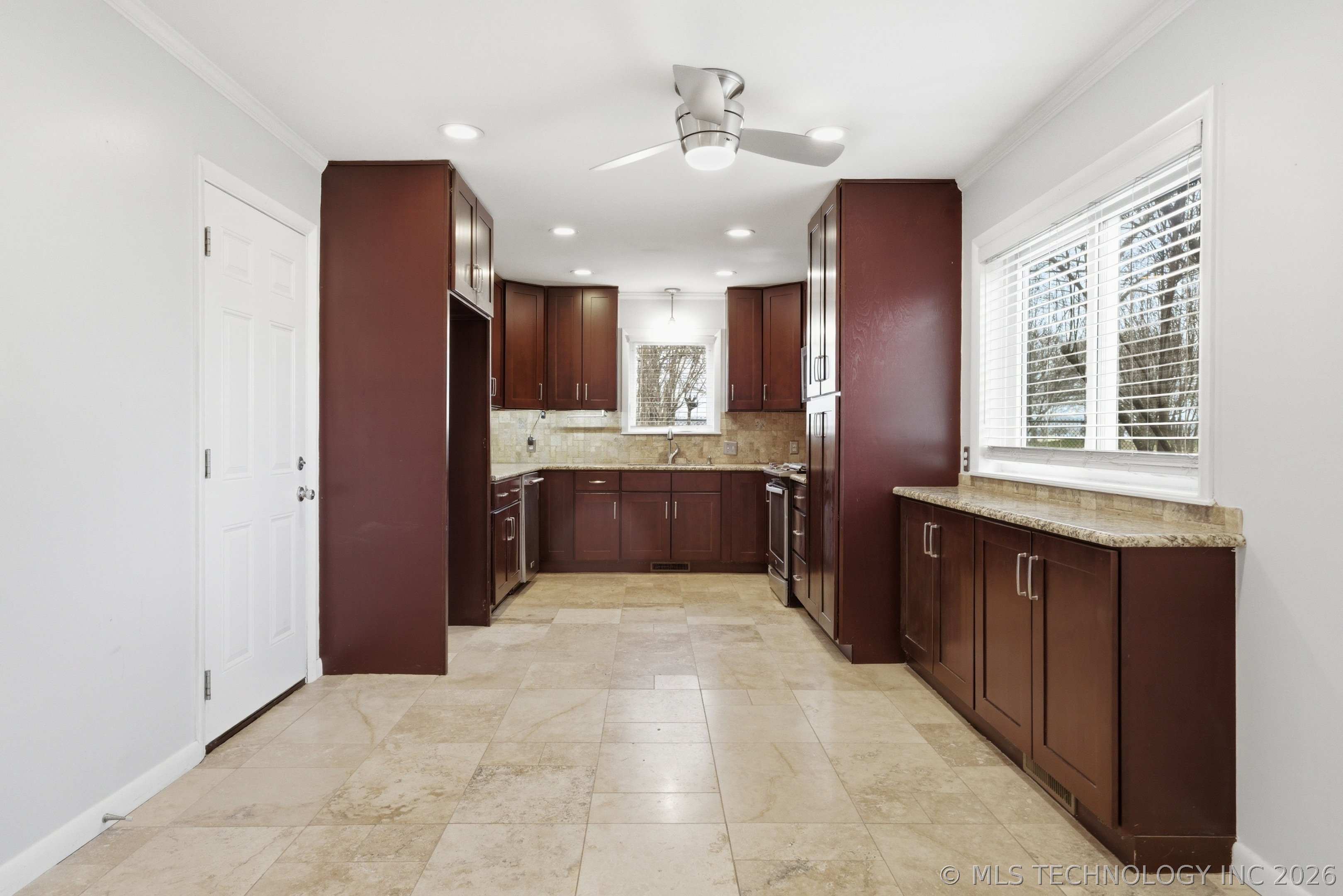 1123 W F Street Property Photo 11