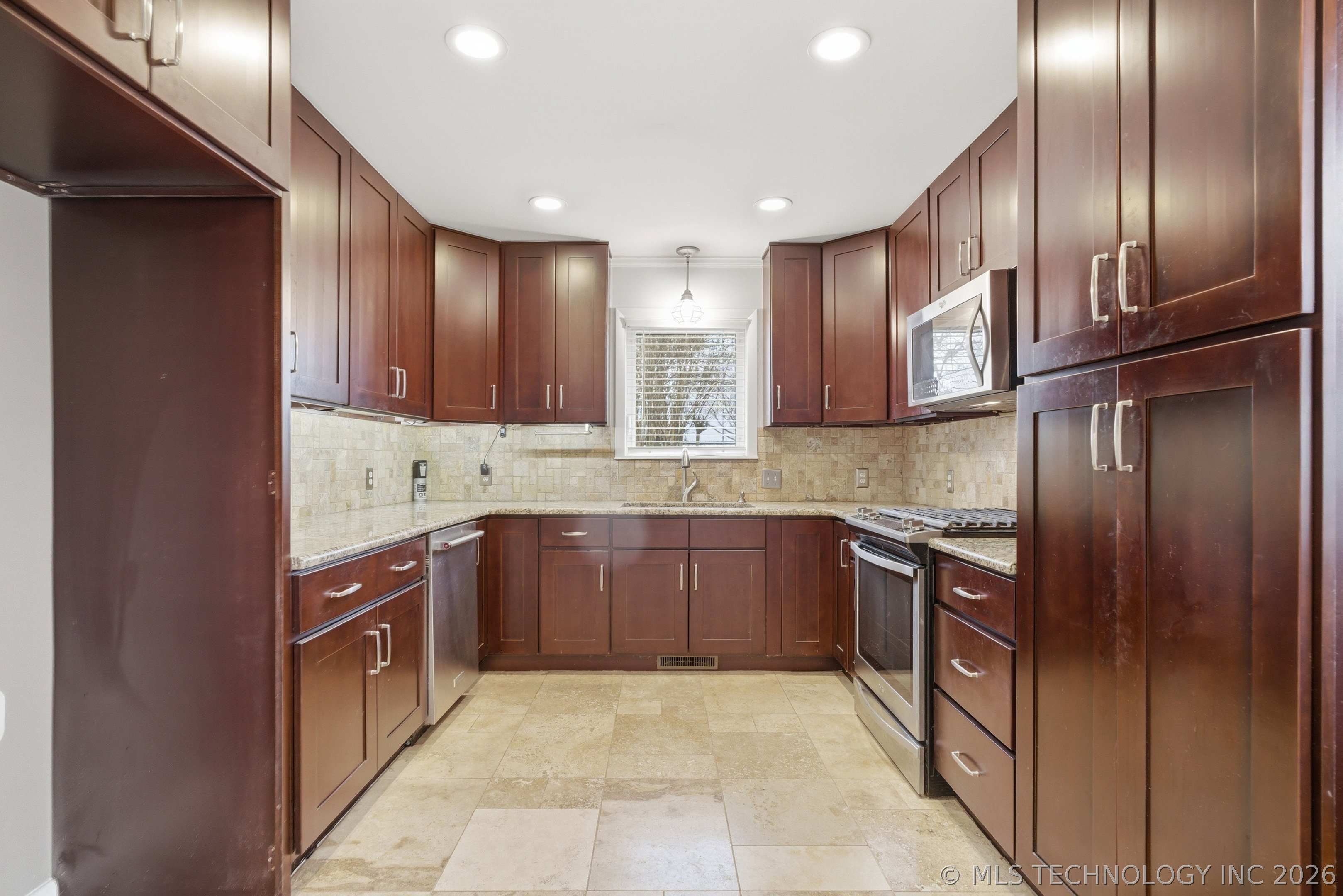 1123 W F Street Property Photo 12