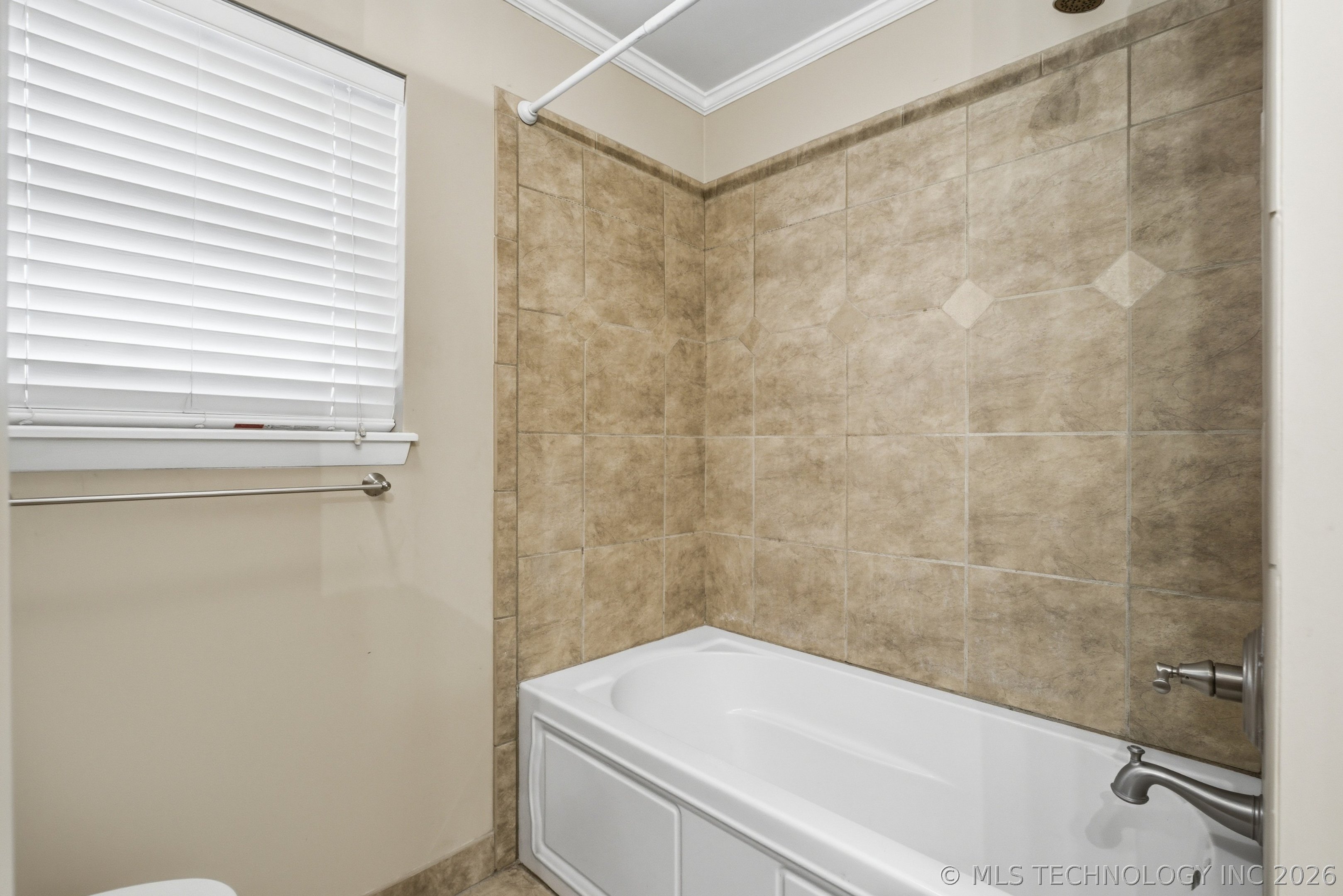 1123 W F Street Property Photo 21