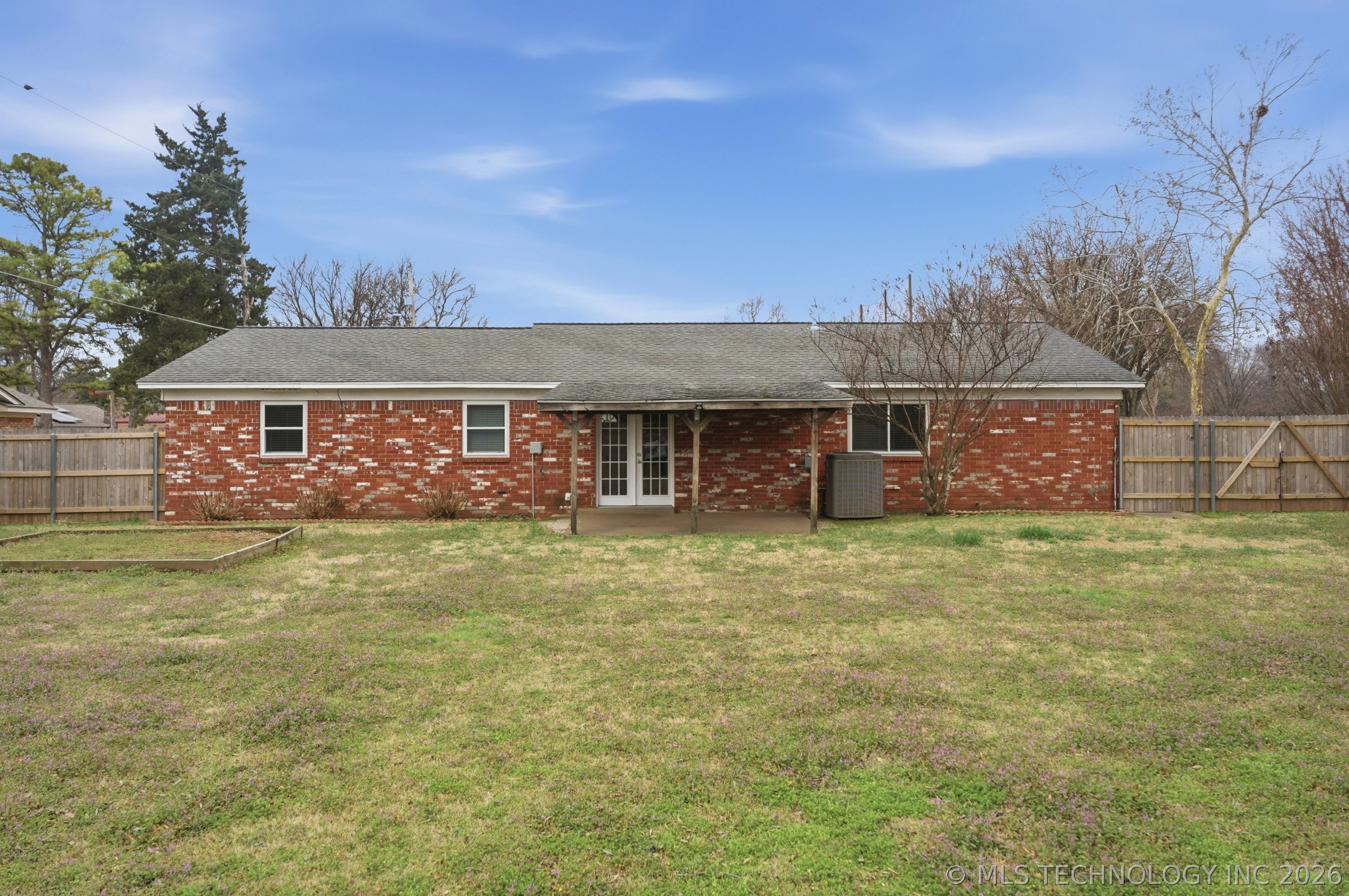 1123 W F Street Property Photo 24