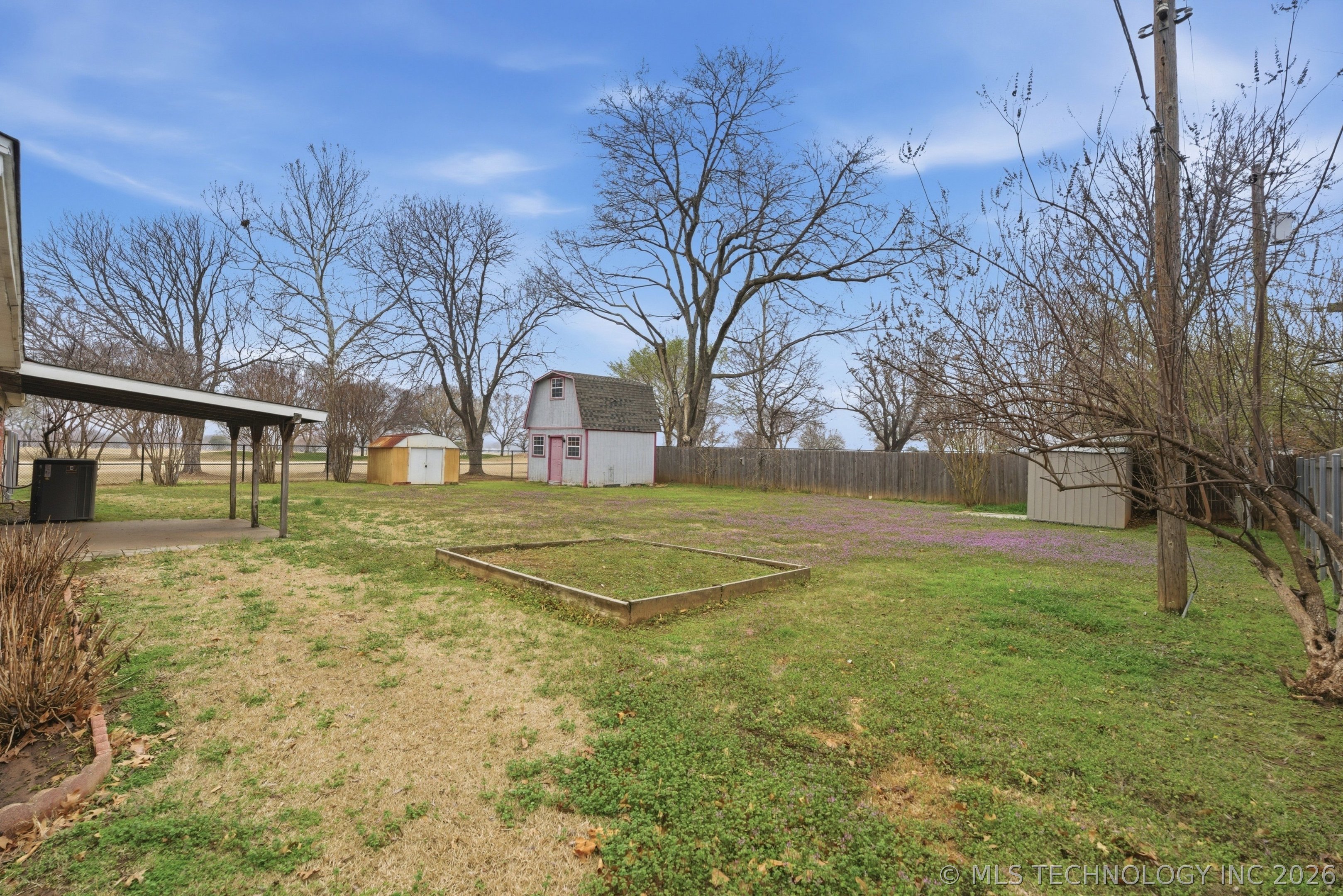 1123 W F Street Property Photo 25