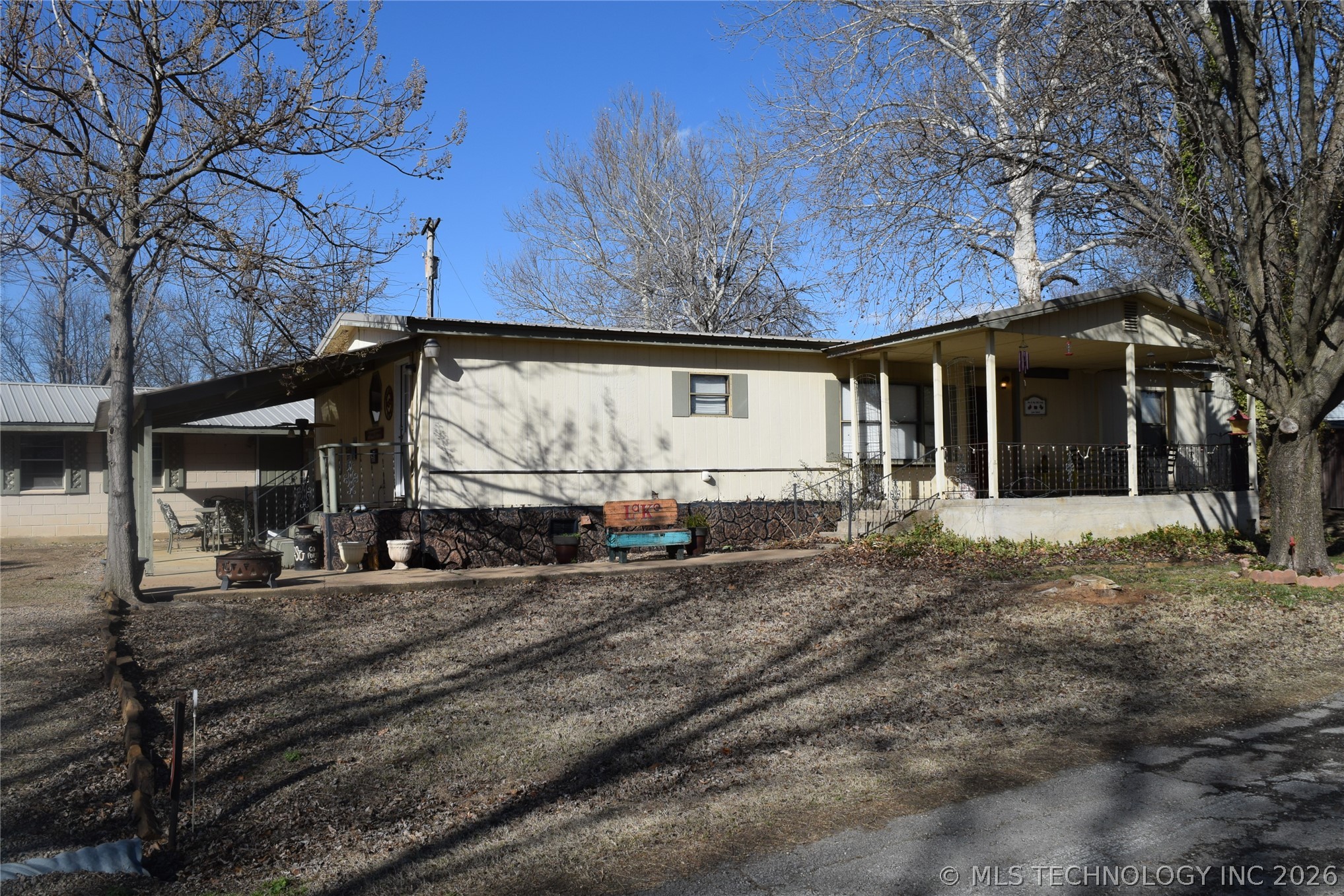 421843 E 1163 Road Property Photo 3