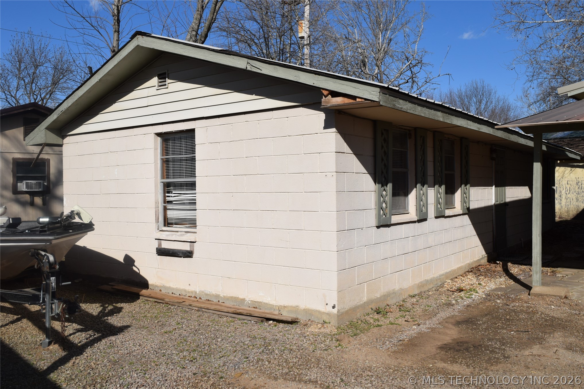 421843 E 1163 Road Property Photo 4