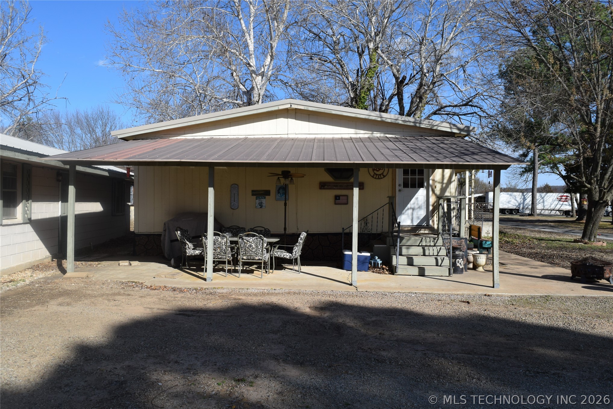 421843 E 1163 Road Property Photo 5