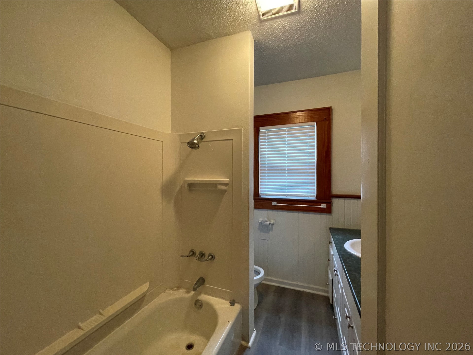 540 S Yorktown Avenue Property Photo 8