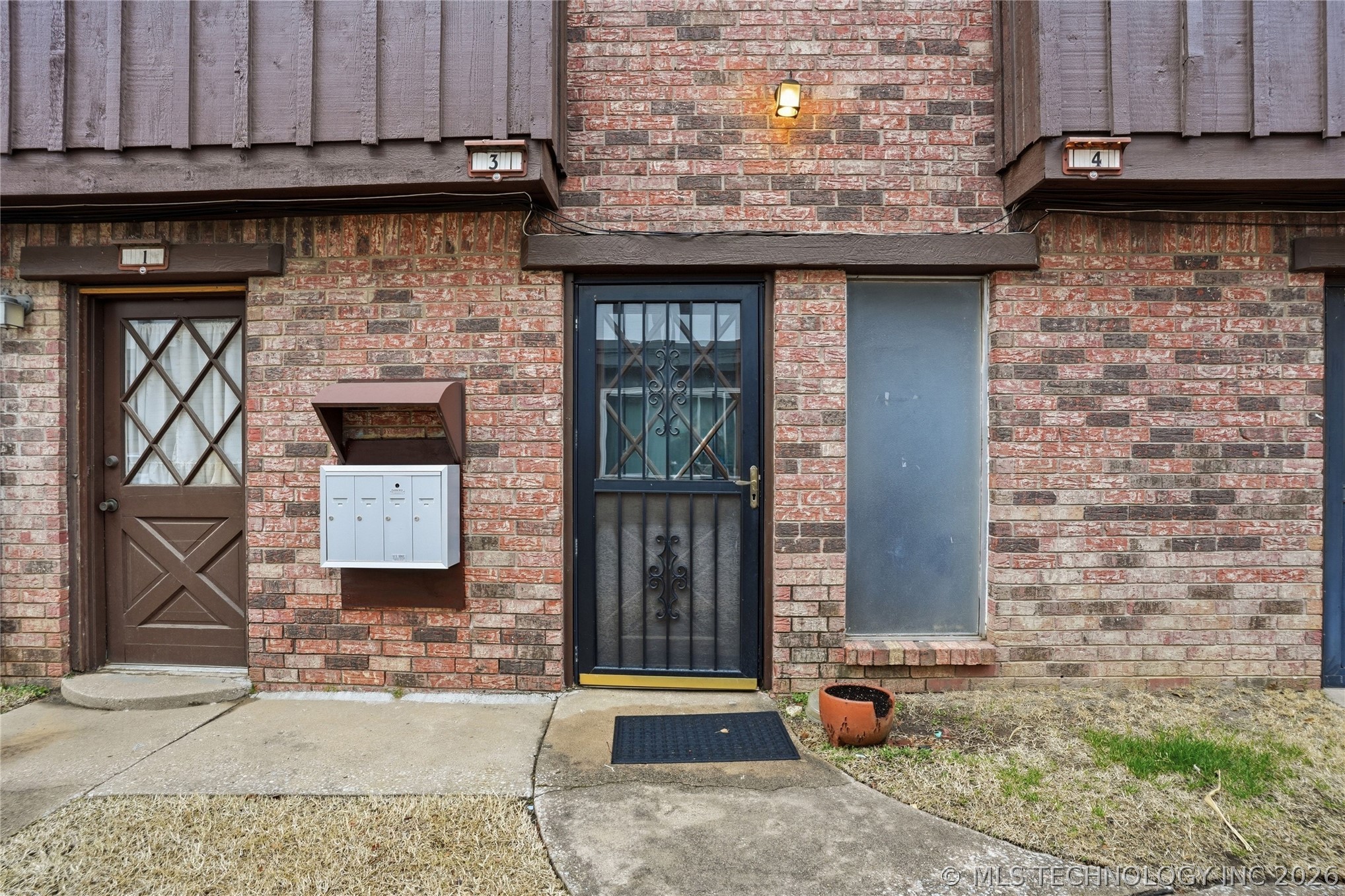 2515 S Florence Avenue 3 Property Photo 2
