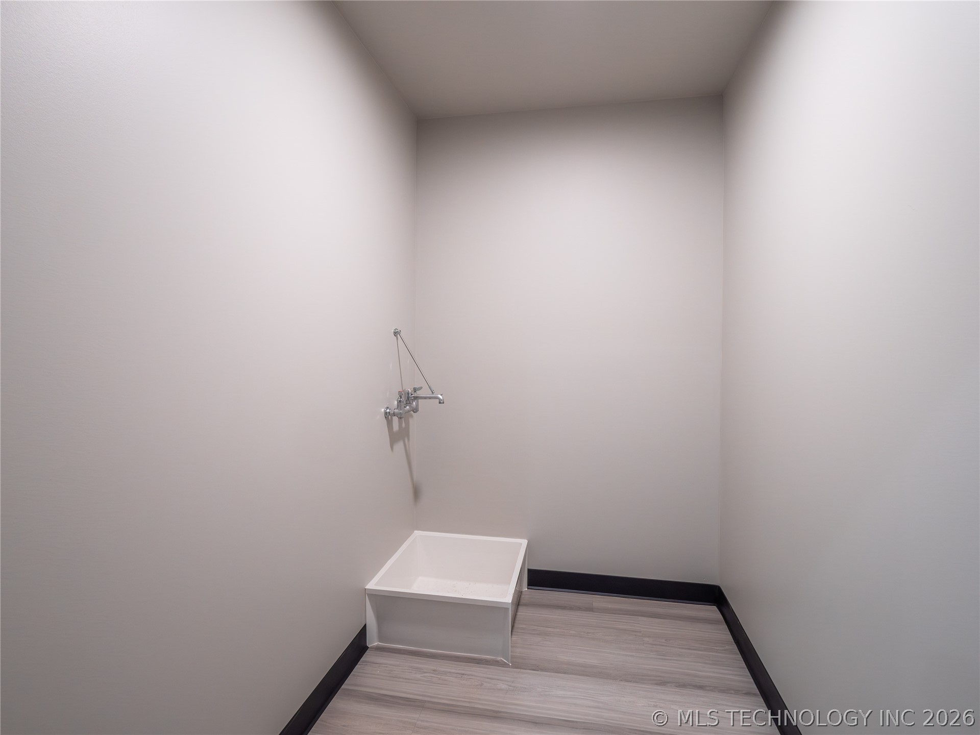 205 W 5th Street Property Photo 15