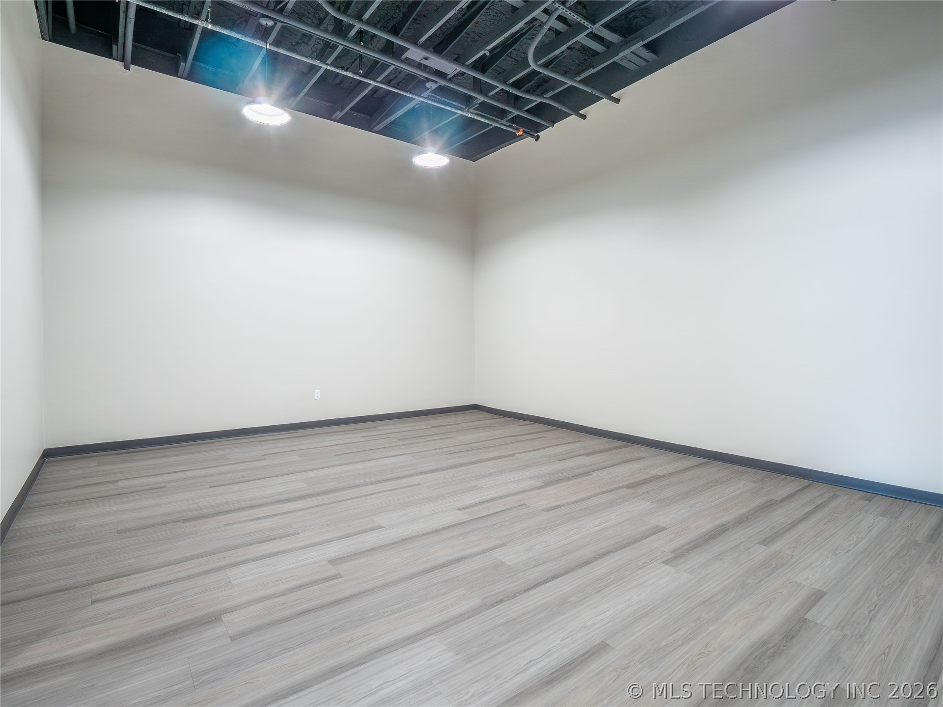 205 W 5th Street Property Photo 16