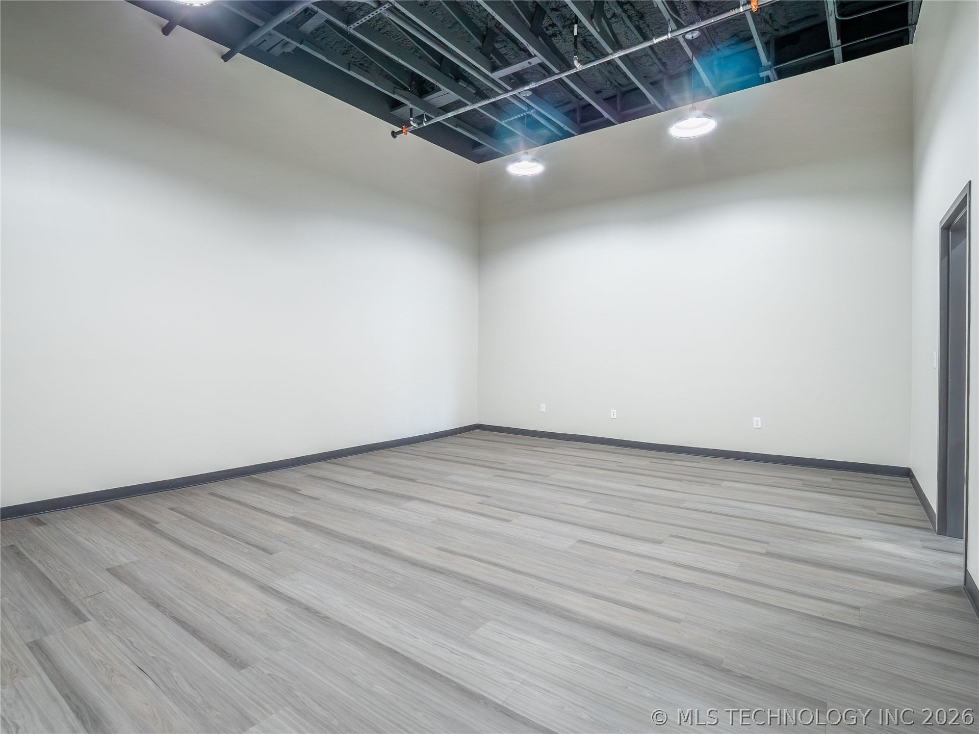 205 W 5th Street Property Photo 17
