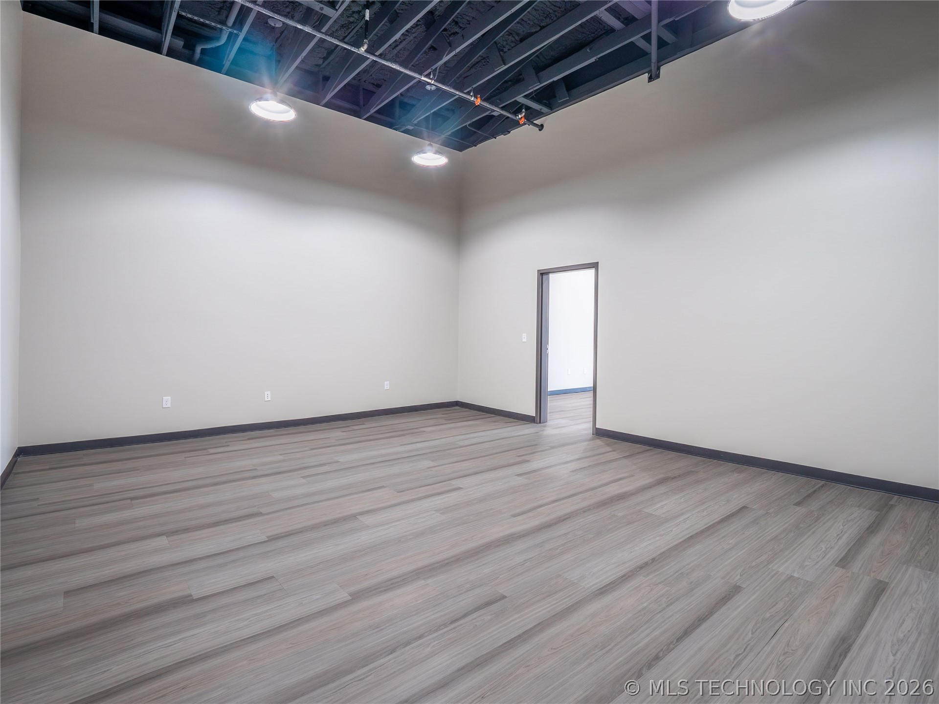 205 W 5th Street Property Photo 18