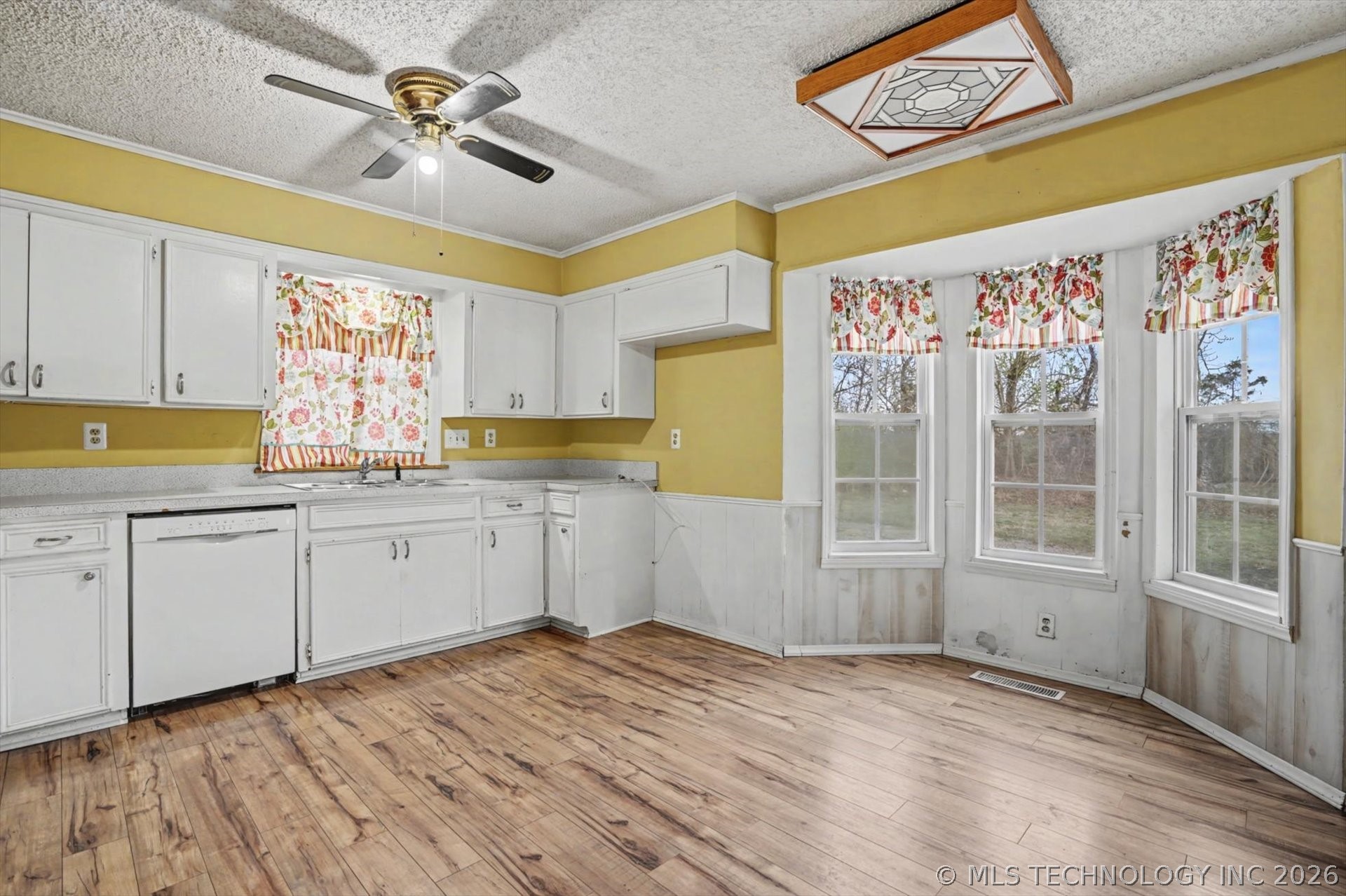 704 N Sioux Avenue Property Photo 9