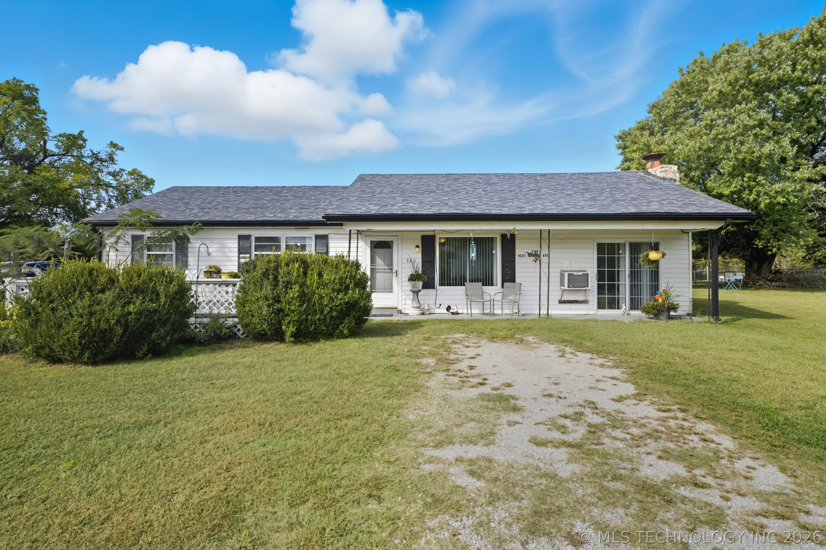 300 W Weldon Avenue