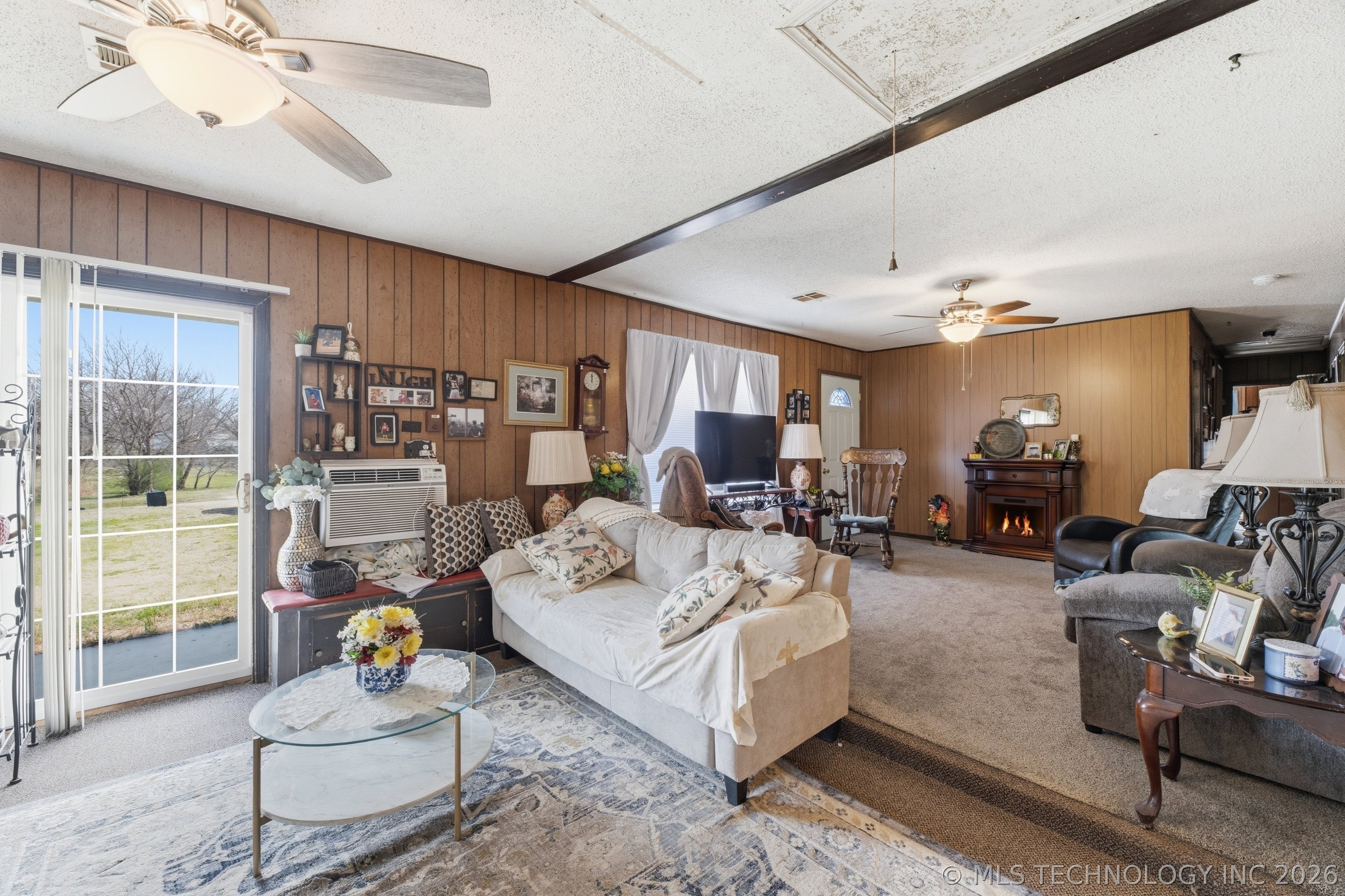 300 W Weldon Avenue Property Photo 6