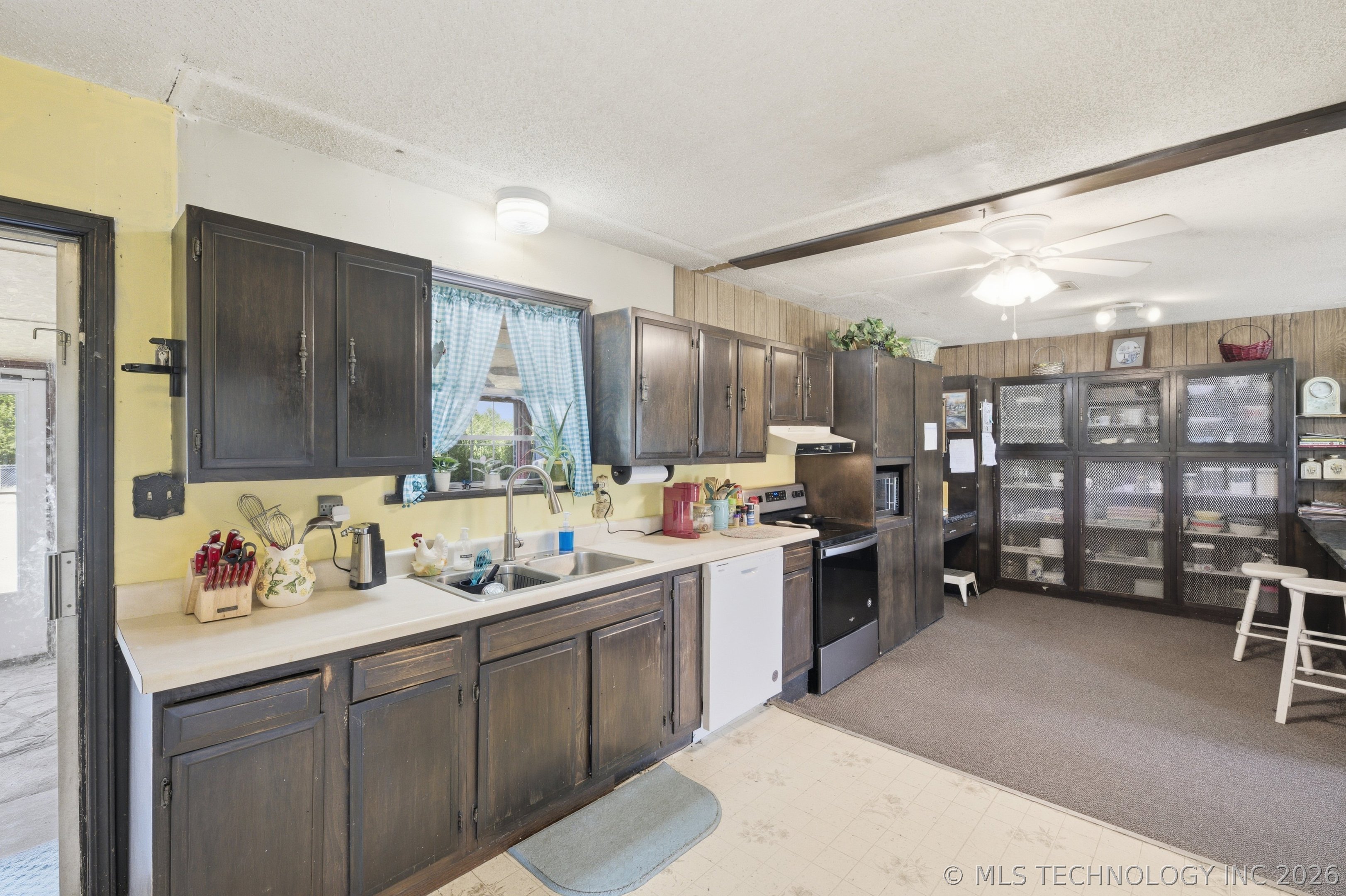 300 W Weldon Avenue Property Photo 10
