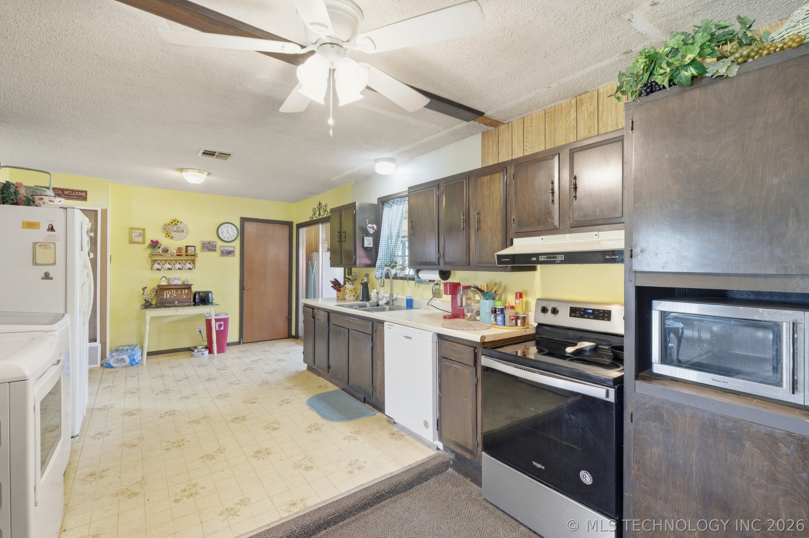 300 W Weldon Avenue Property Photo 11